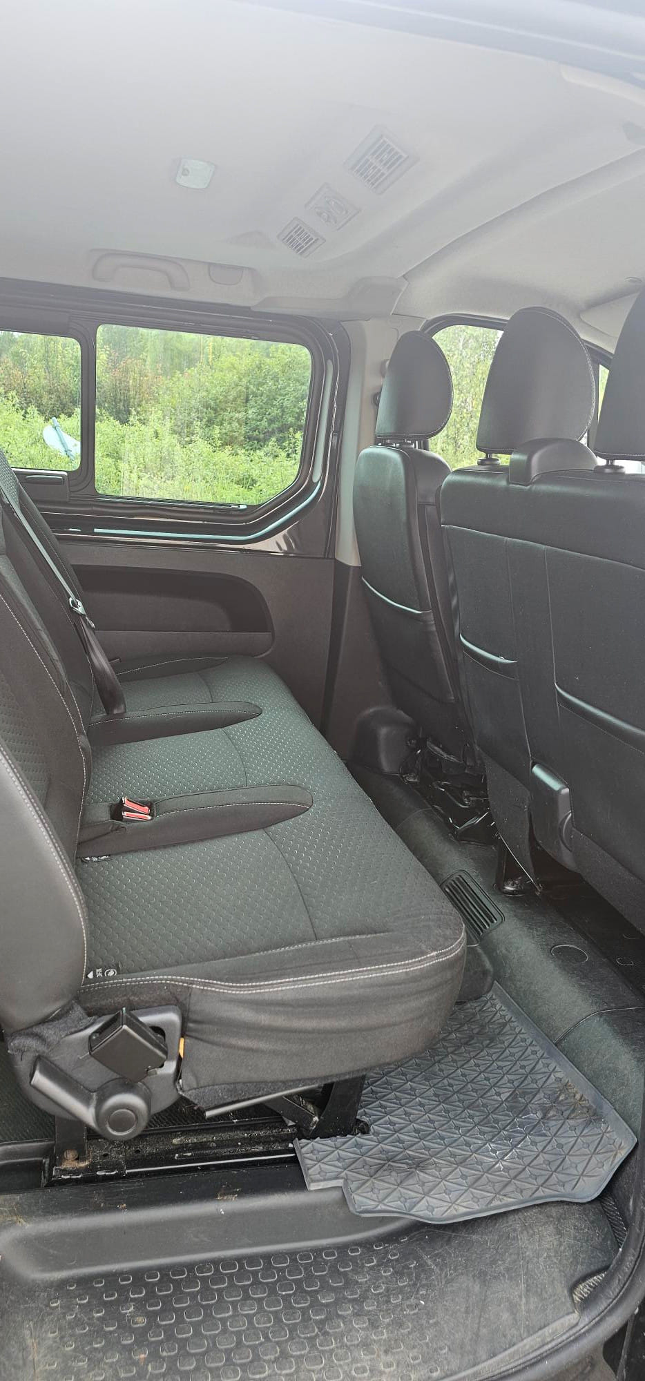 Opel Vivaro med Tilhengerfeste