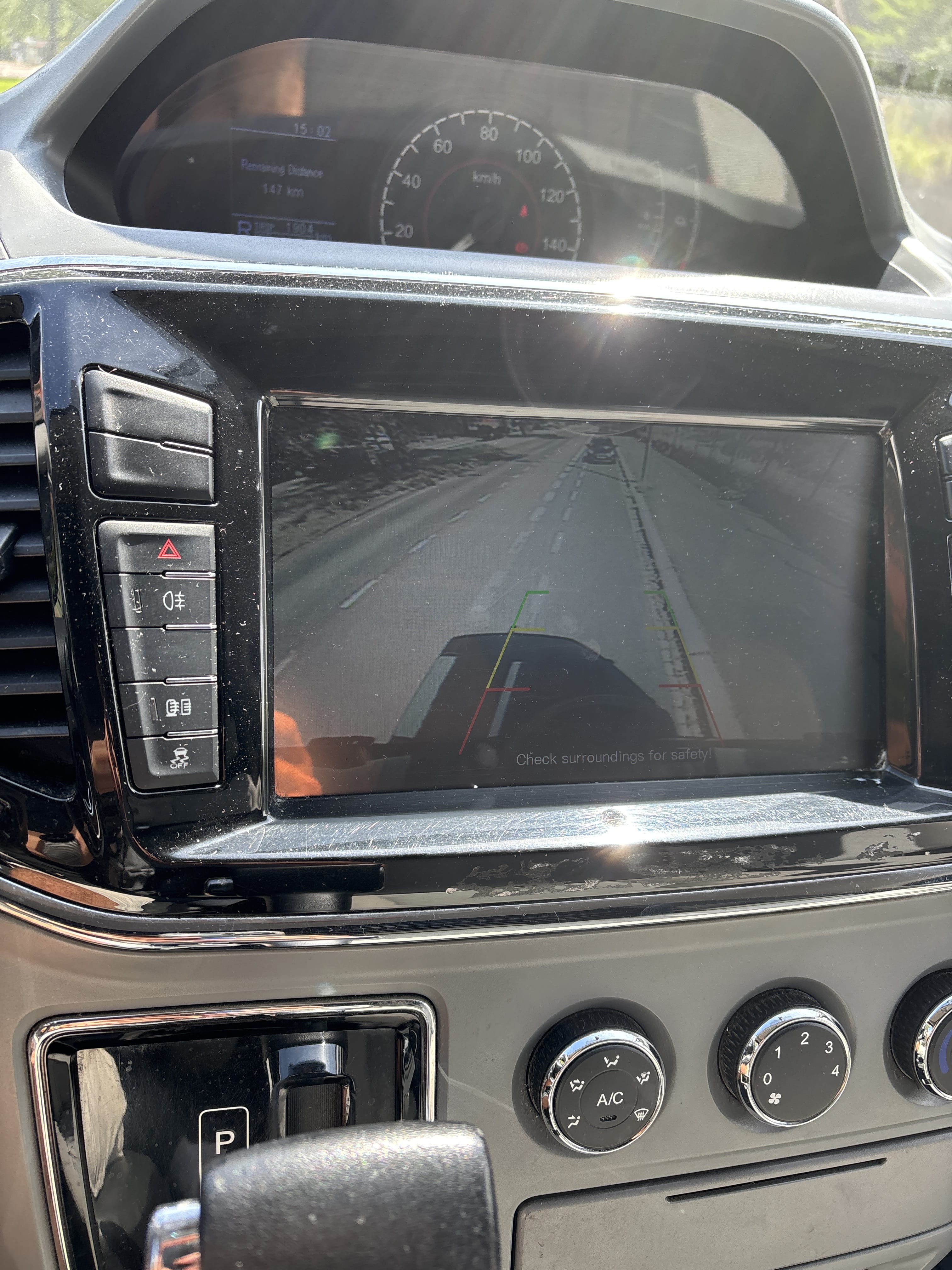 Maxus EV80 Bil 7 with USB charging ports