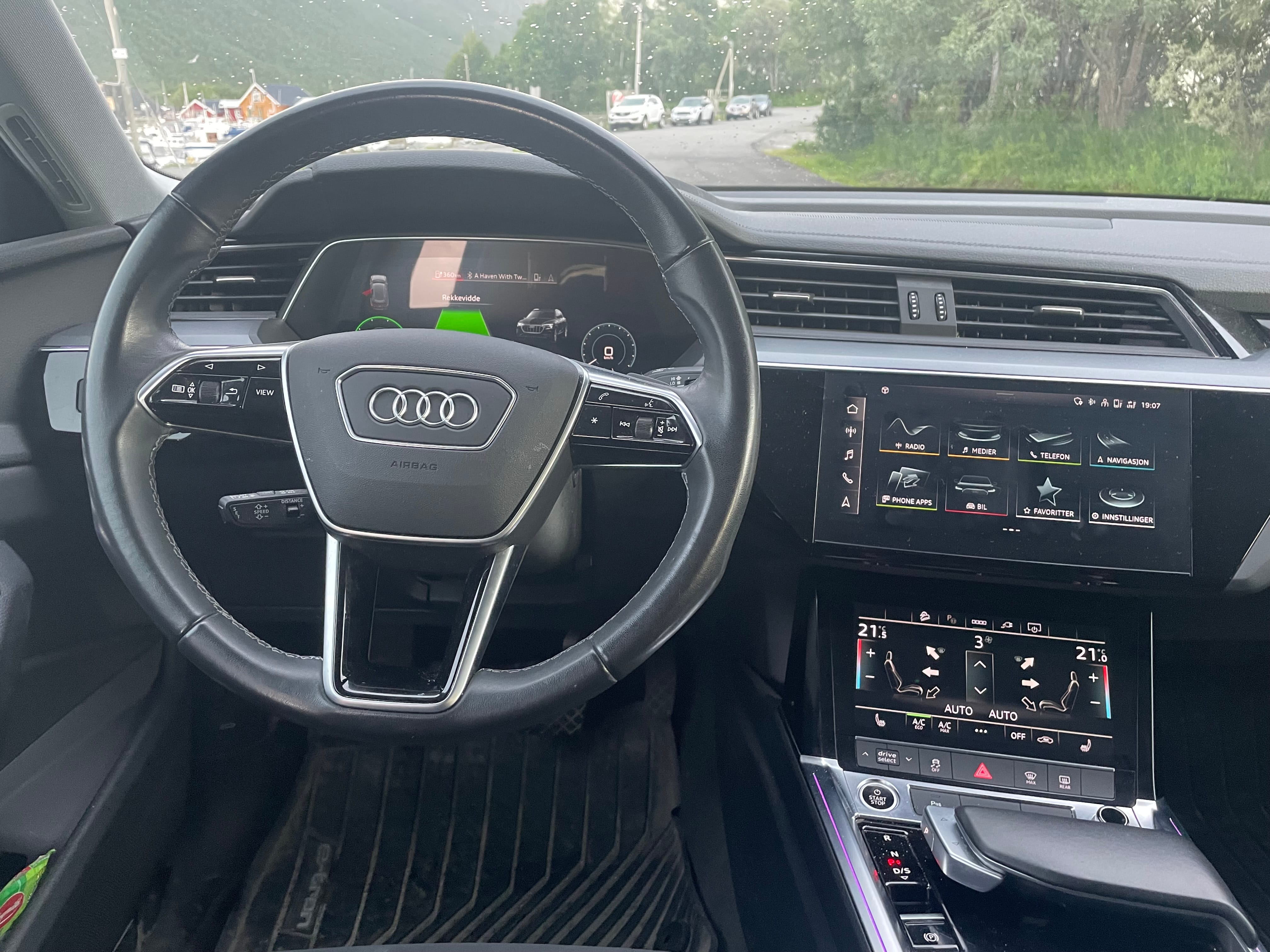 Audi Q8 50 e-tron med Cruisekontroll