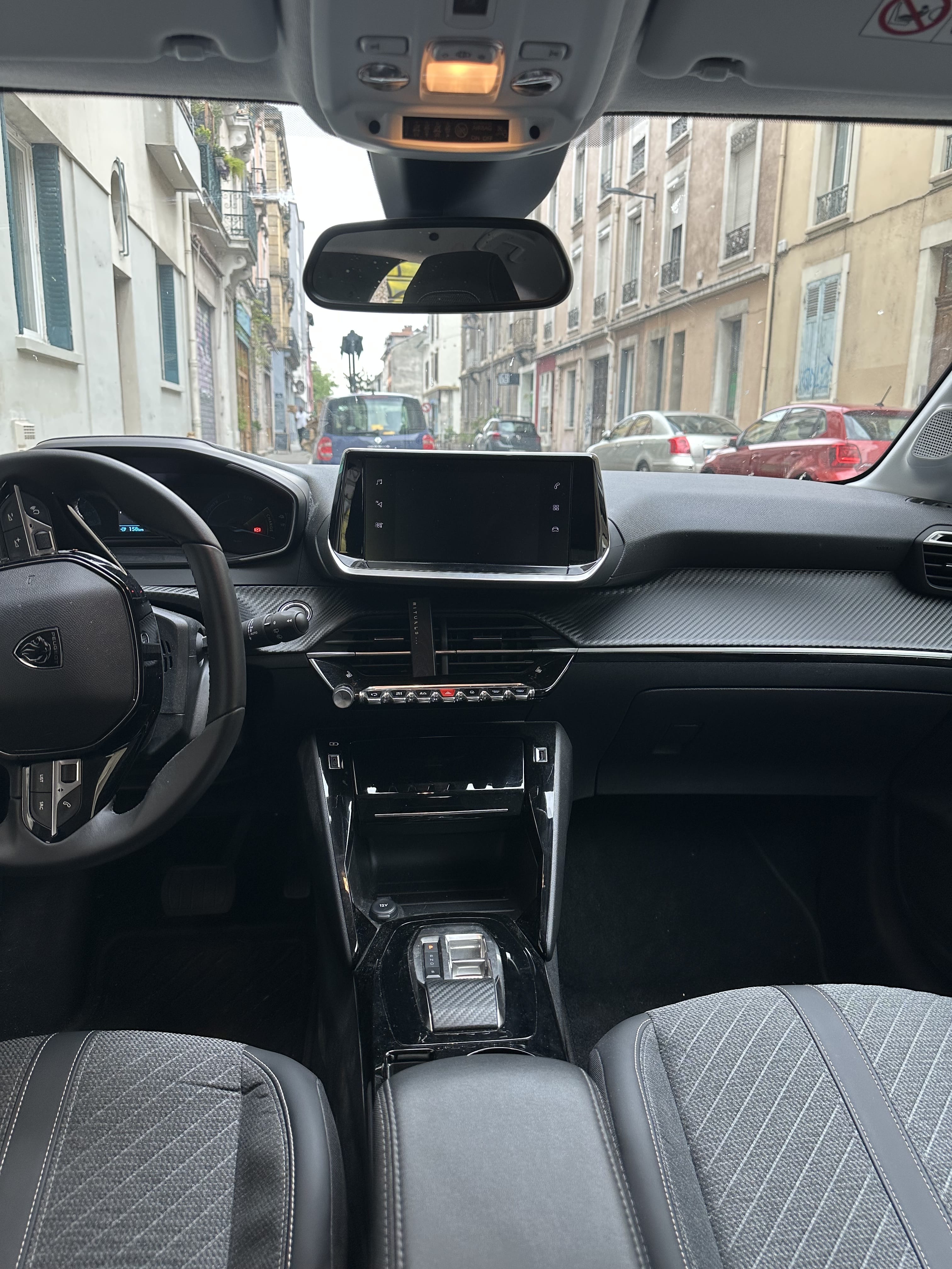 Peugeot 208 avec GPS