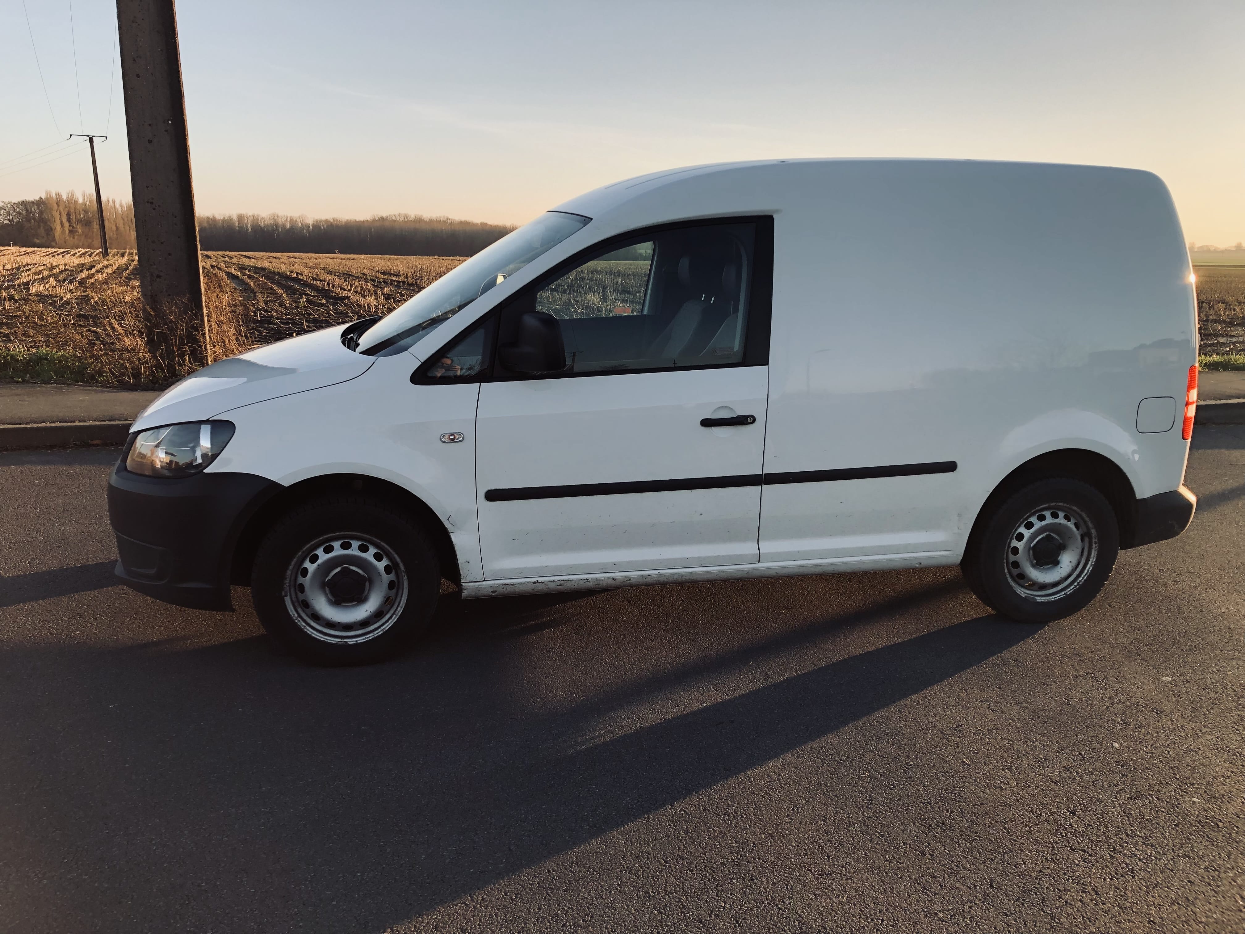 Volkswagen Caddy 1.6 tdi avec Attelage