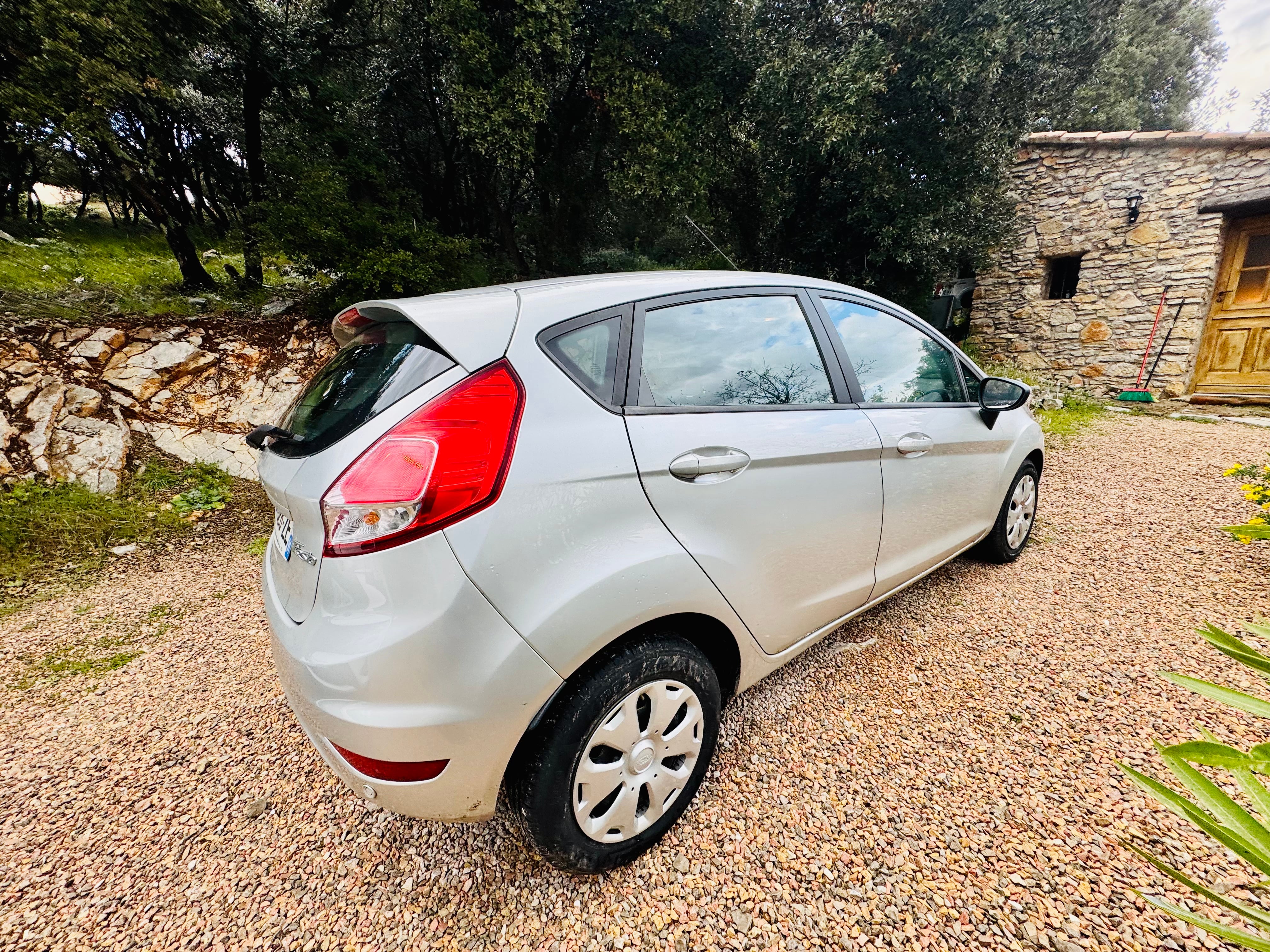 Ford Fiesta avec Climatisation
