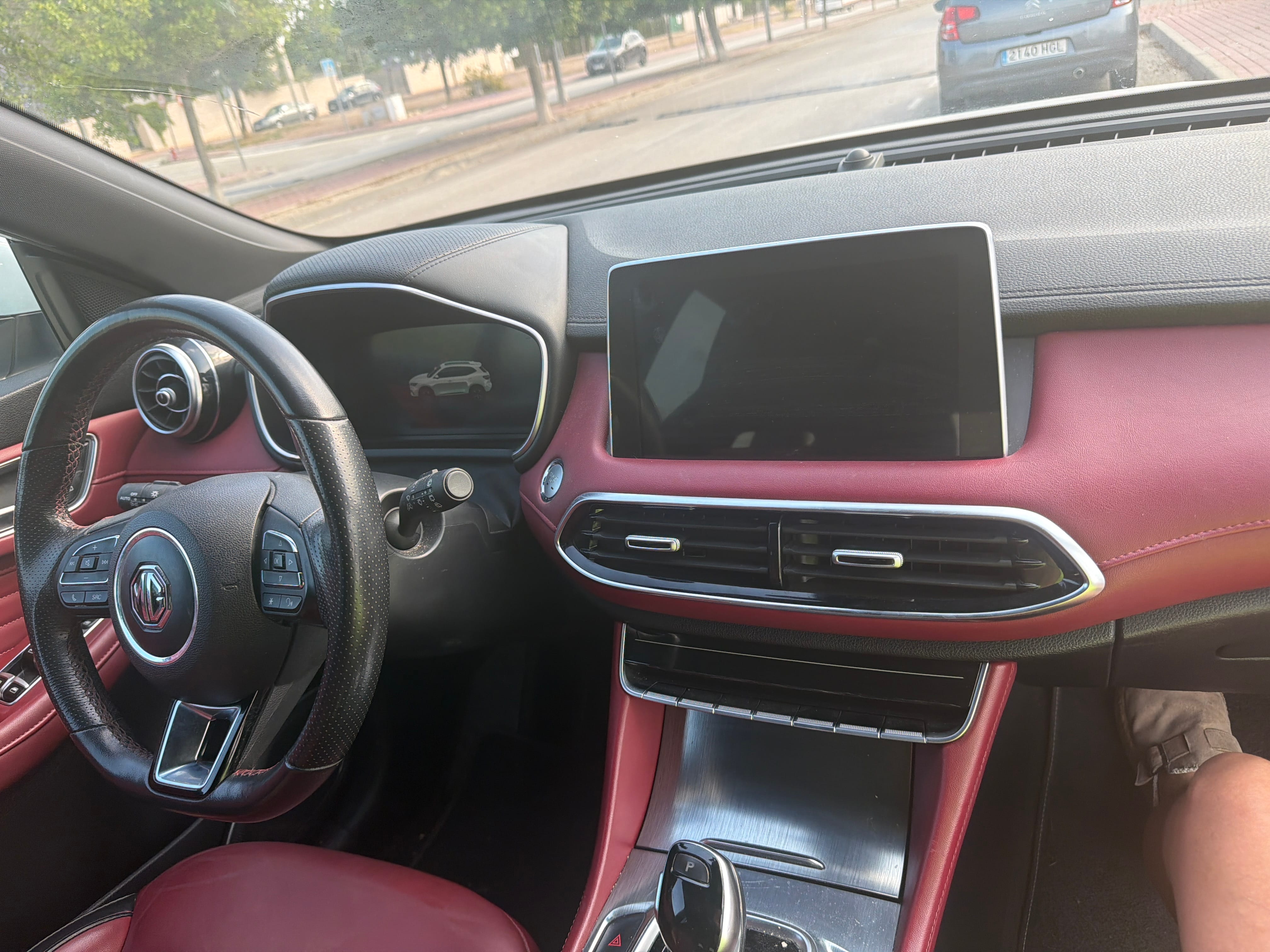 MG HS PHEV con GPS
