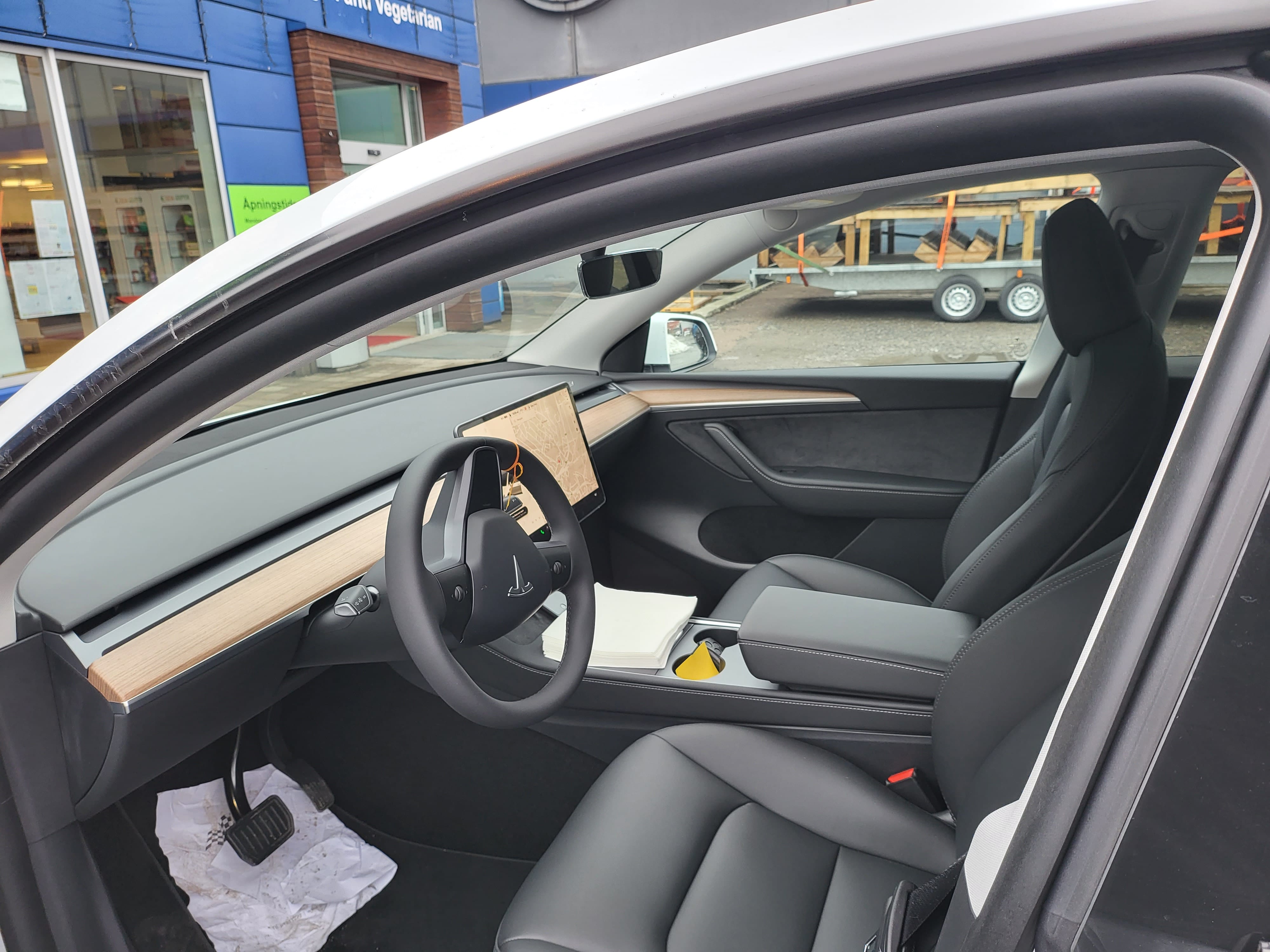 Tesla Model Y med Bluetooth audio
