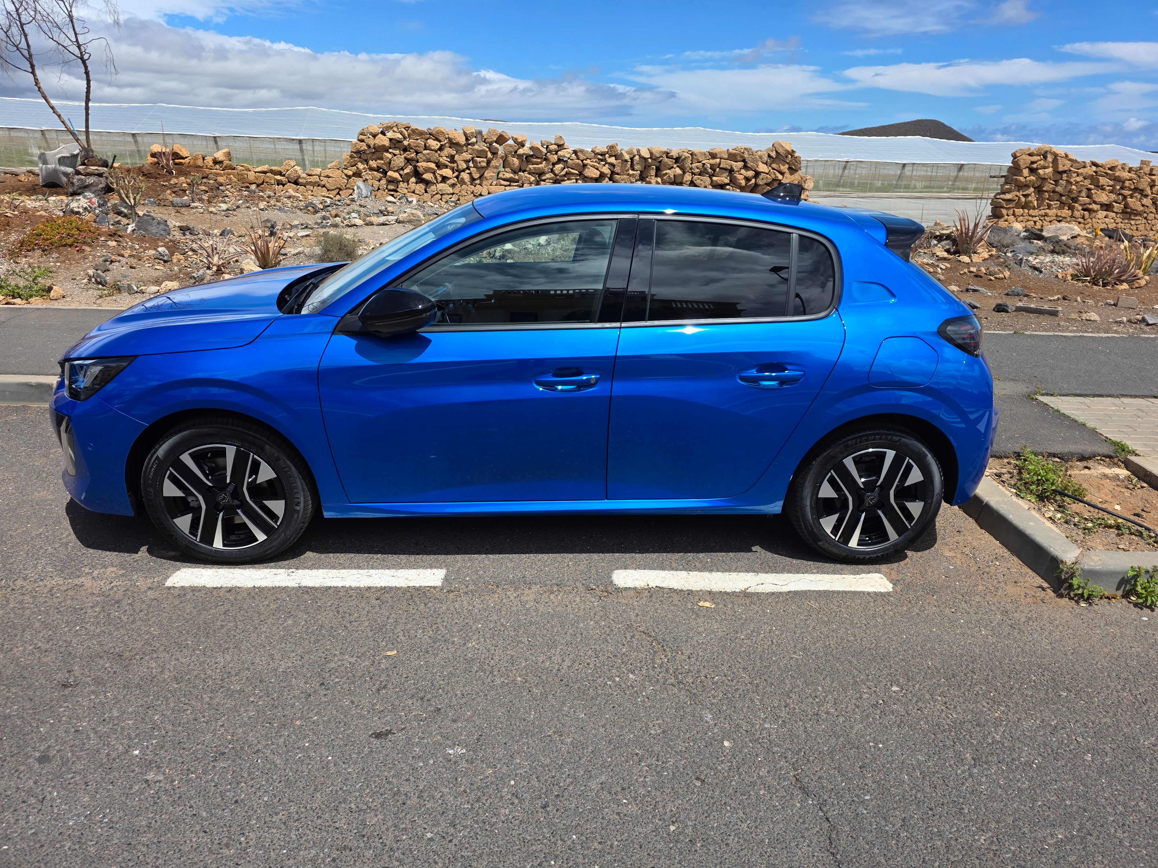 Peugeot 208 con Aire acondicionado