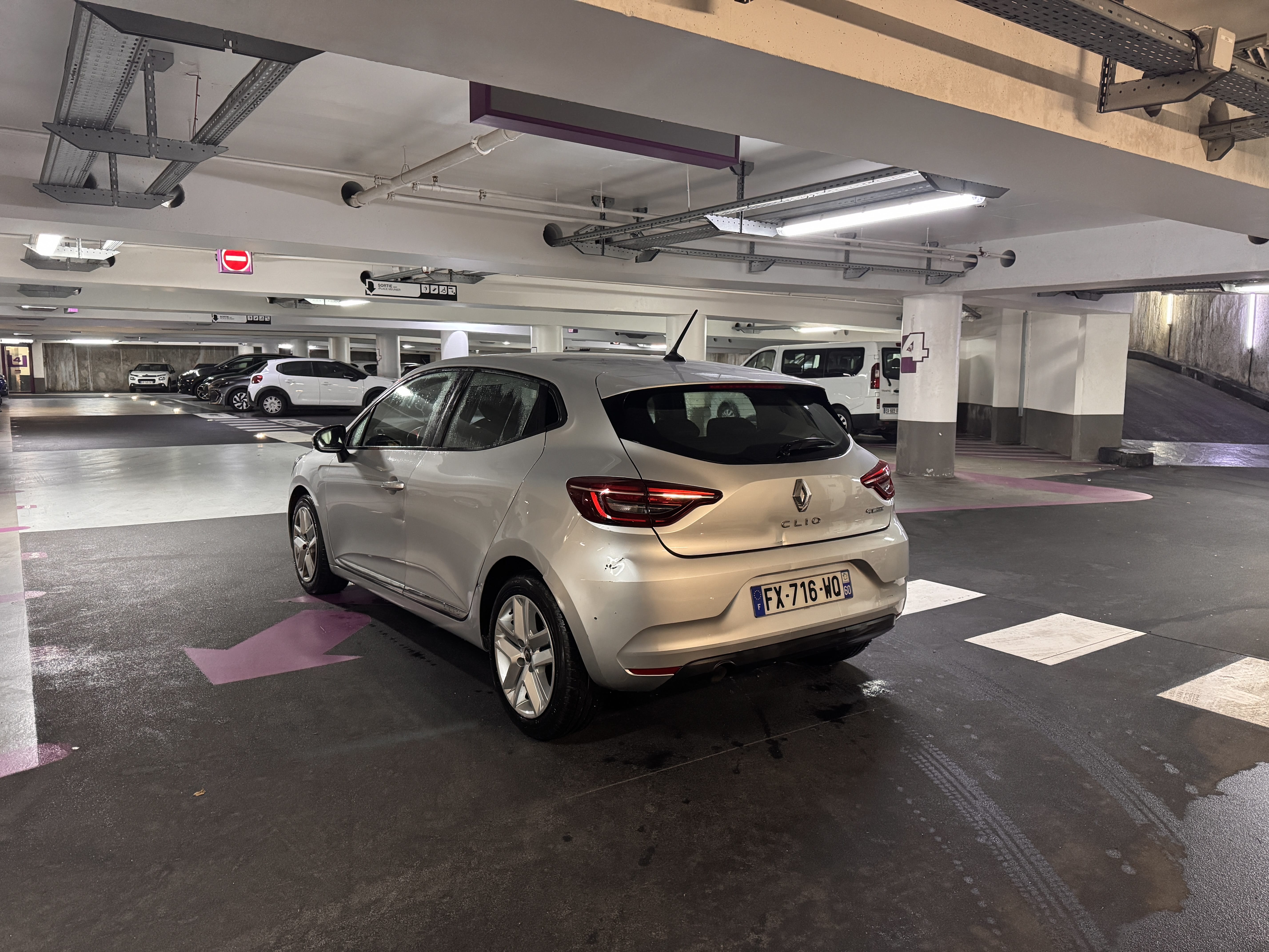 Renault Clio  Louez la Renault Clio 5 – Moderne, Confortable et Connectée ! avec Climatisation