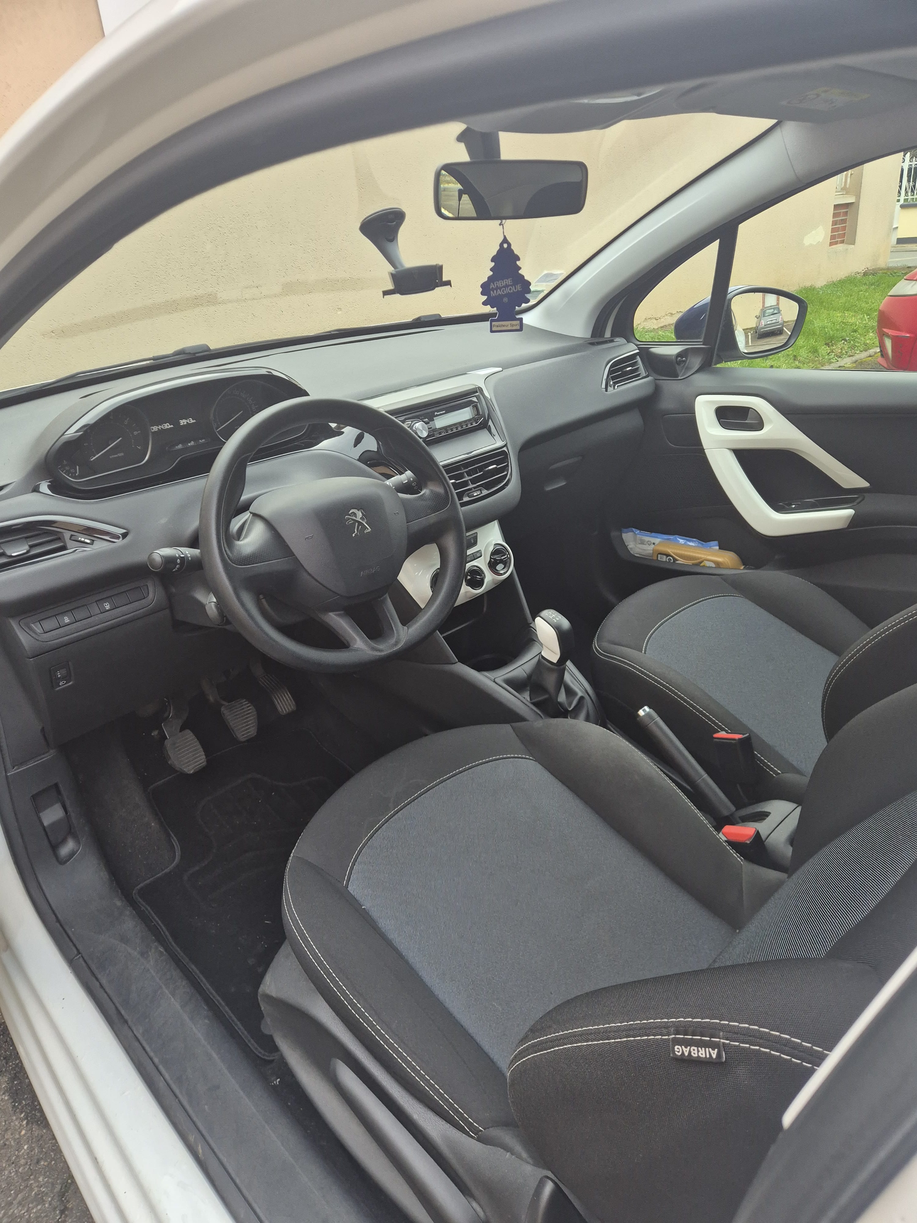 Peugeot 208 avec Entrée audio / iPod