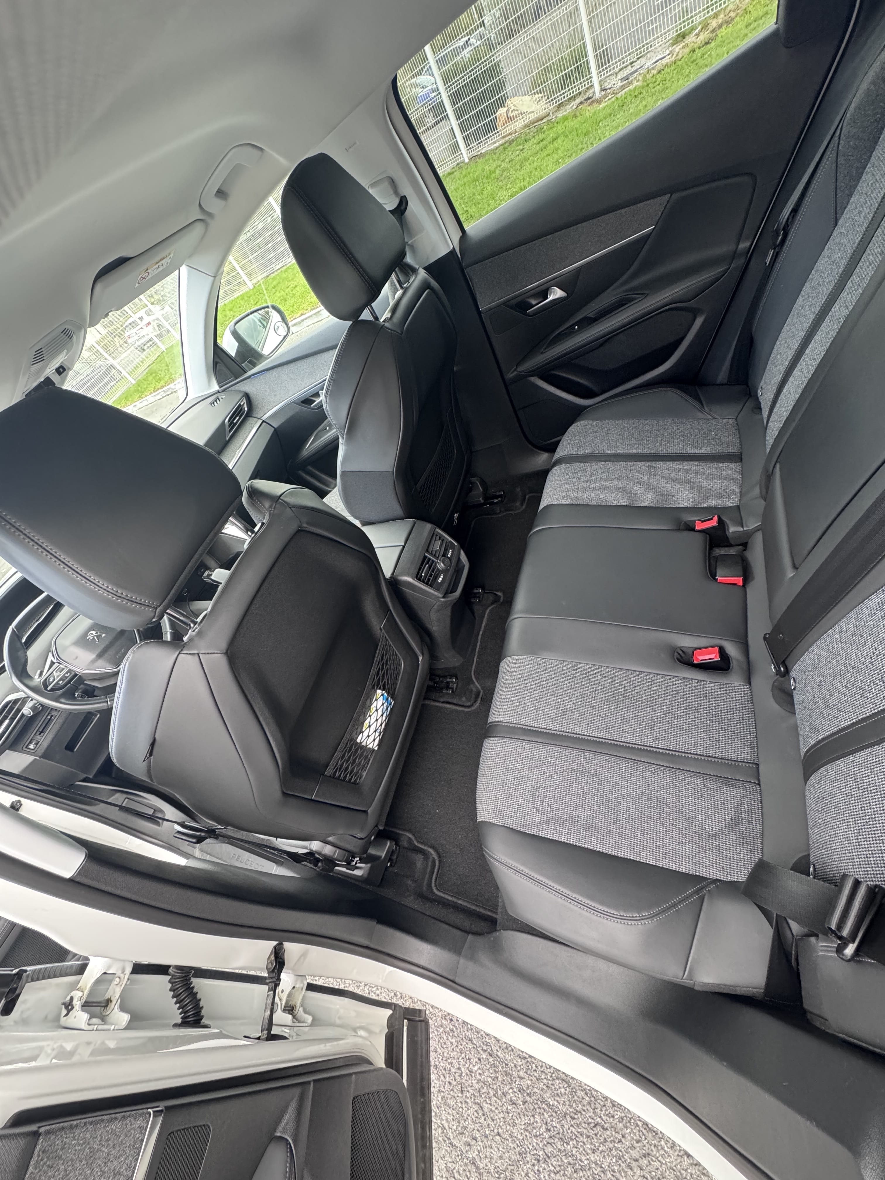 Peugeot 3008 avec Siège bébé