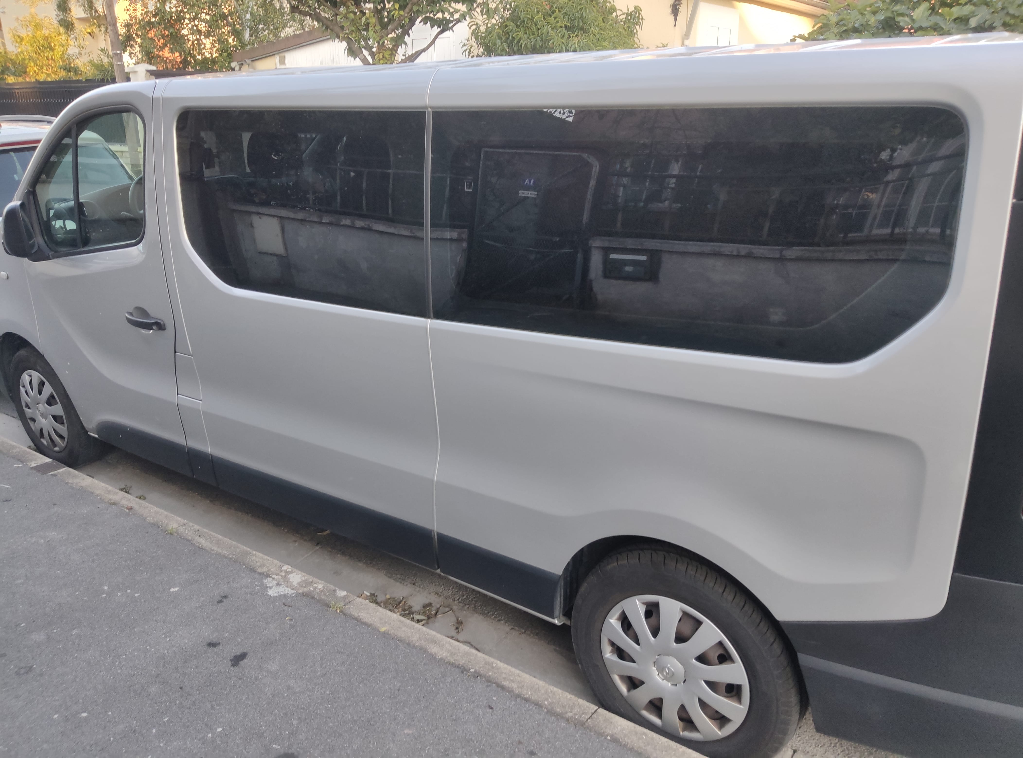 Opel Vivaro Combi 1.6hdi avec Climatisation