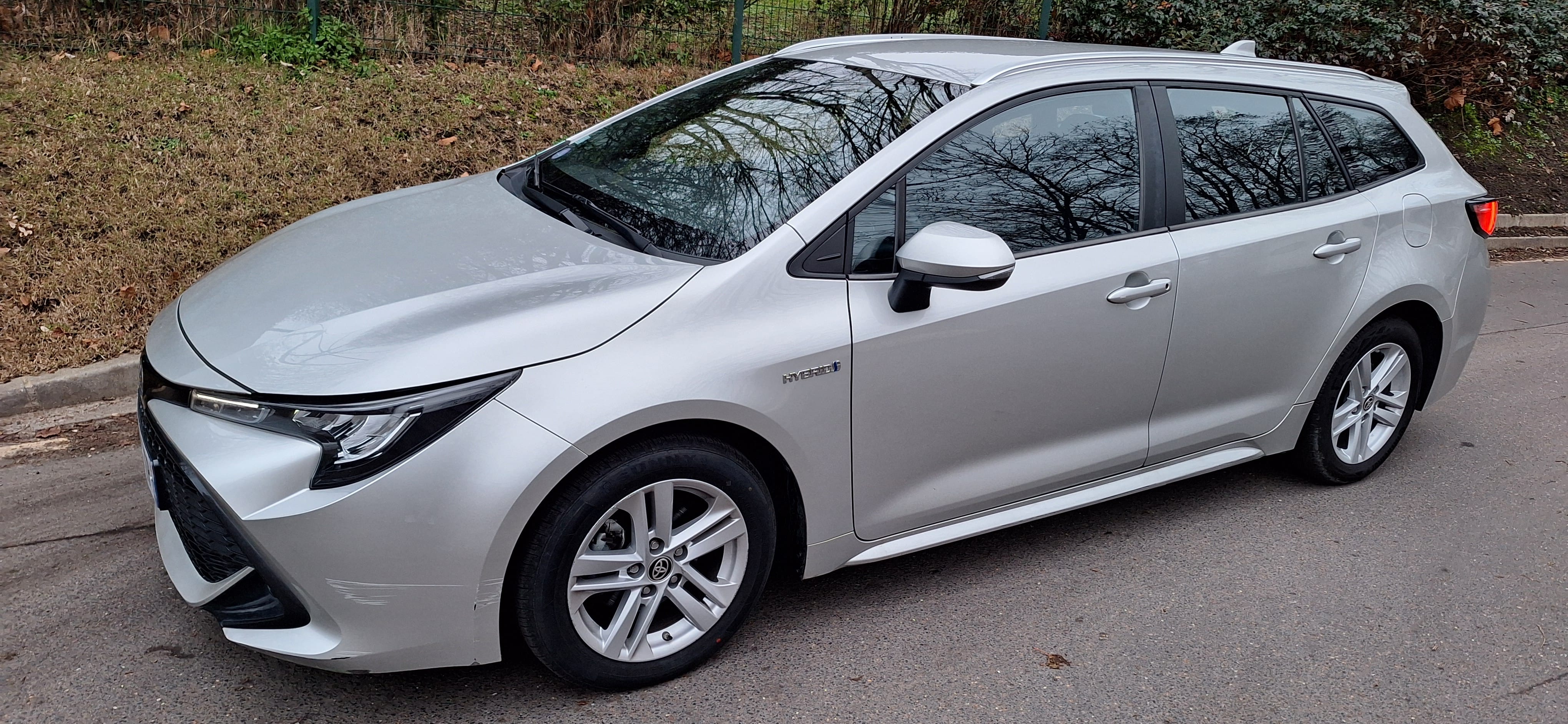 Toyota Corolla Break Hybride, 2020, Essence 95 / Électrique (hybride), automatique