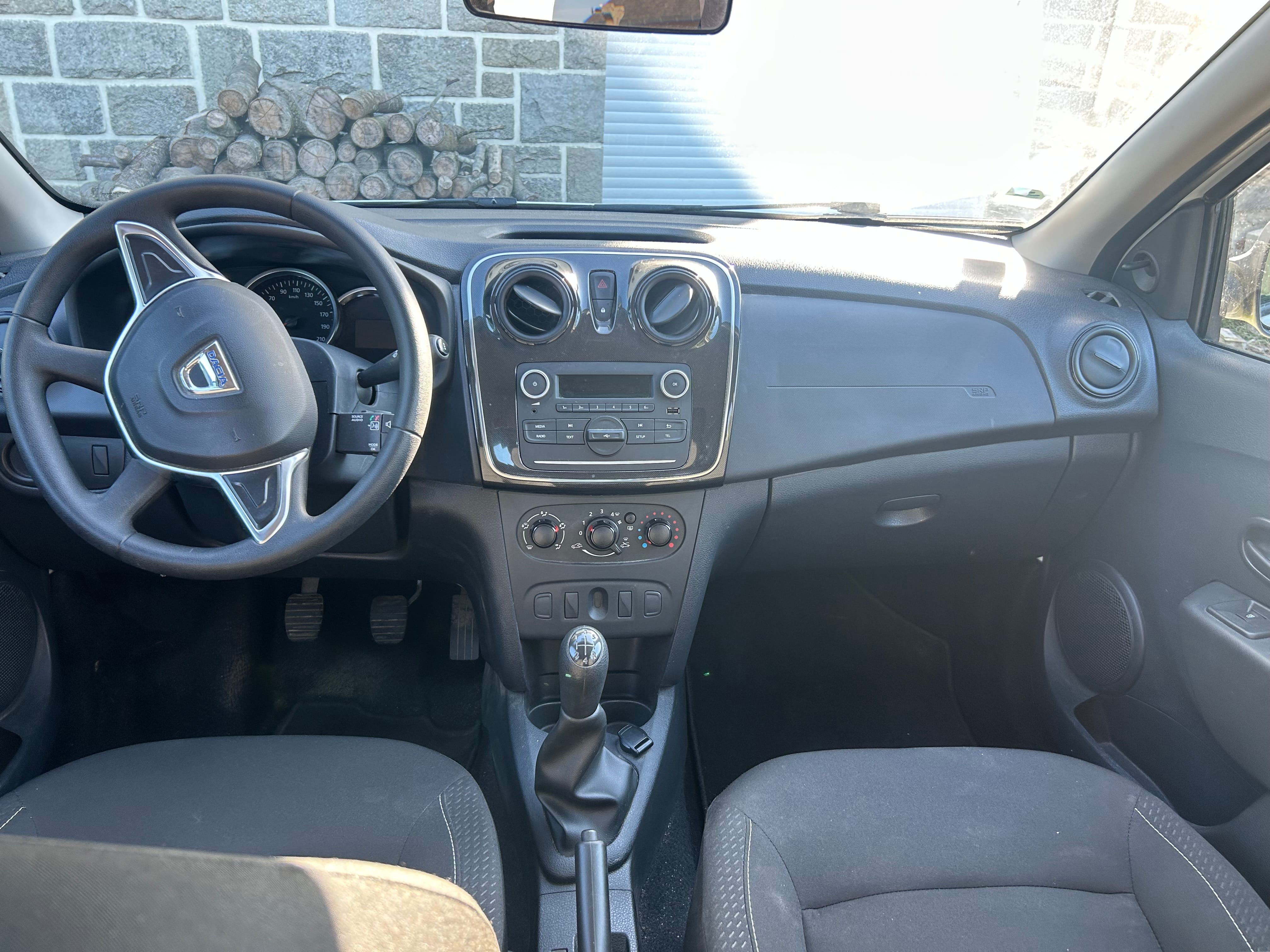 Dacia Sandero Essential avec Autoradio