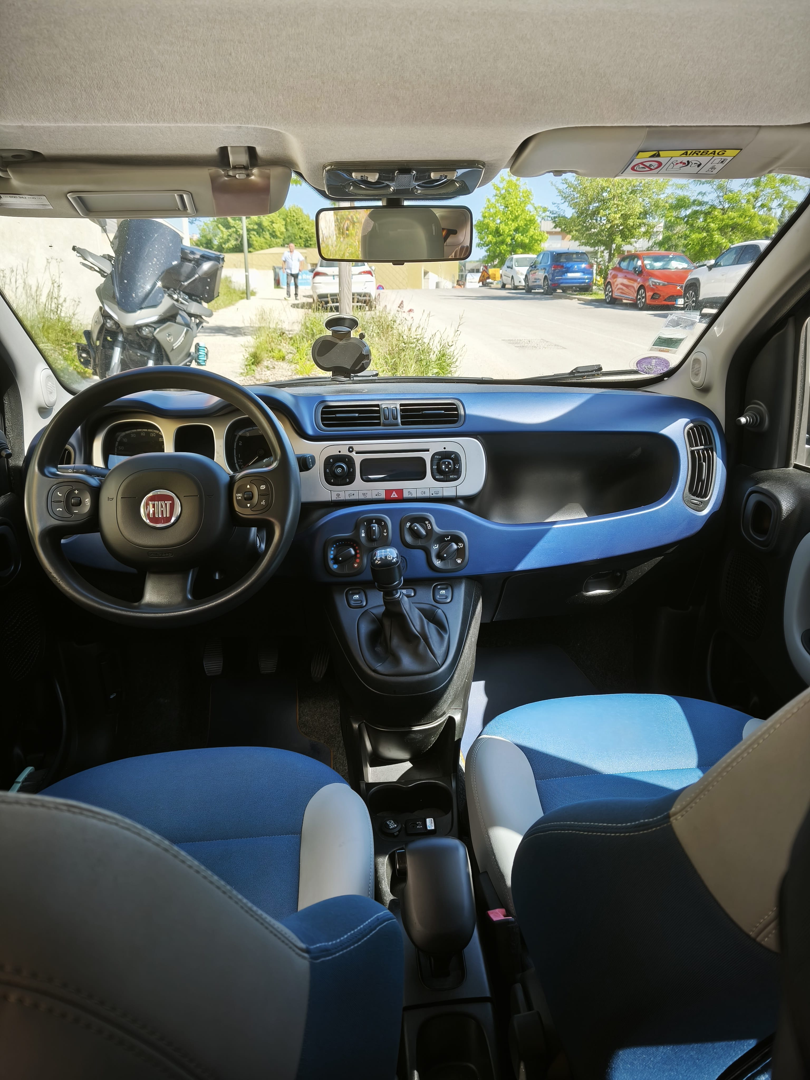 Fiat Panda essence, économique avec Audio Bluetooth