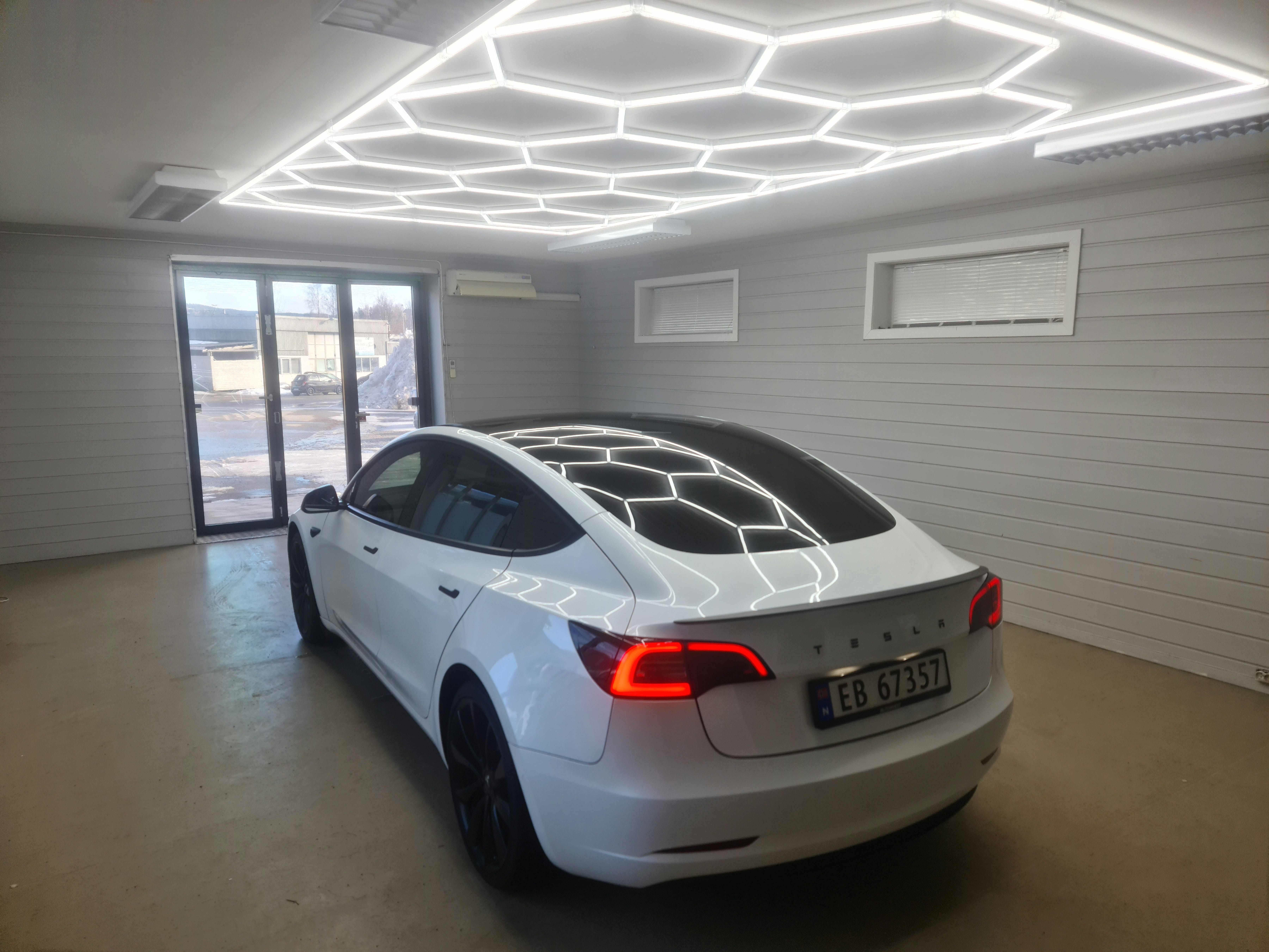 Tesla Model 3 med GPS