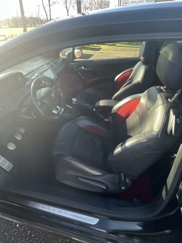 Peugeot 208 GTI 1.6 THP 200ch avec GPS