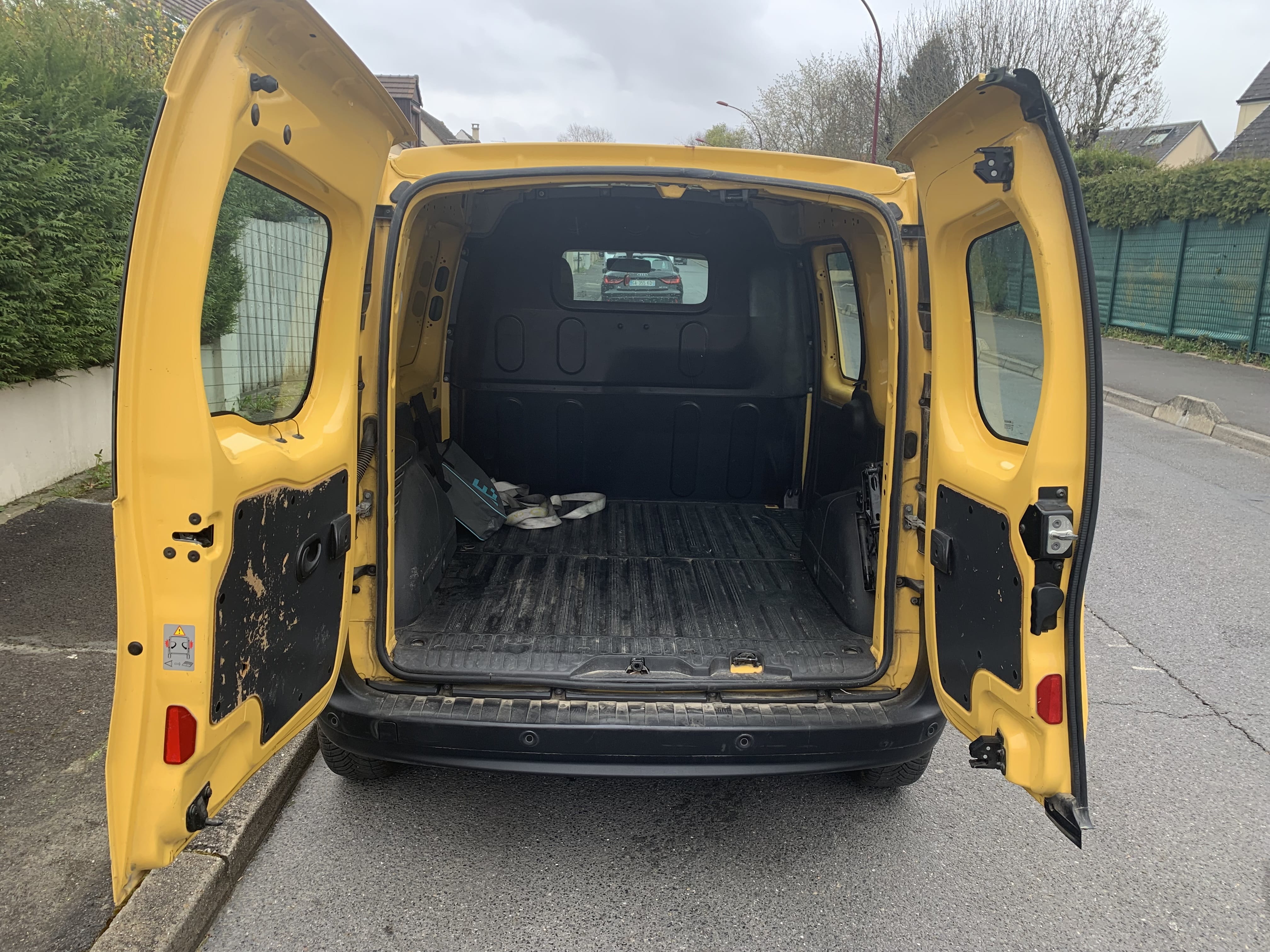 Renault Kangoo Express ZE avec Entrée audio / iPod