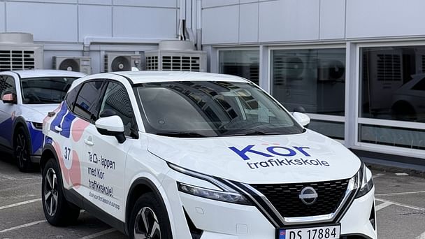 Nissan Qashqai med ekstra pedaler til øvelseskjøring, 2022, Blyfri 95