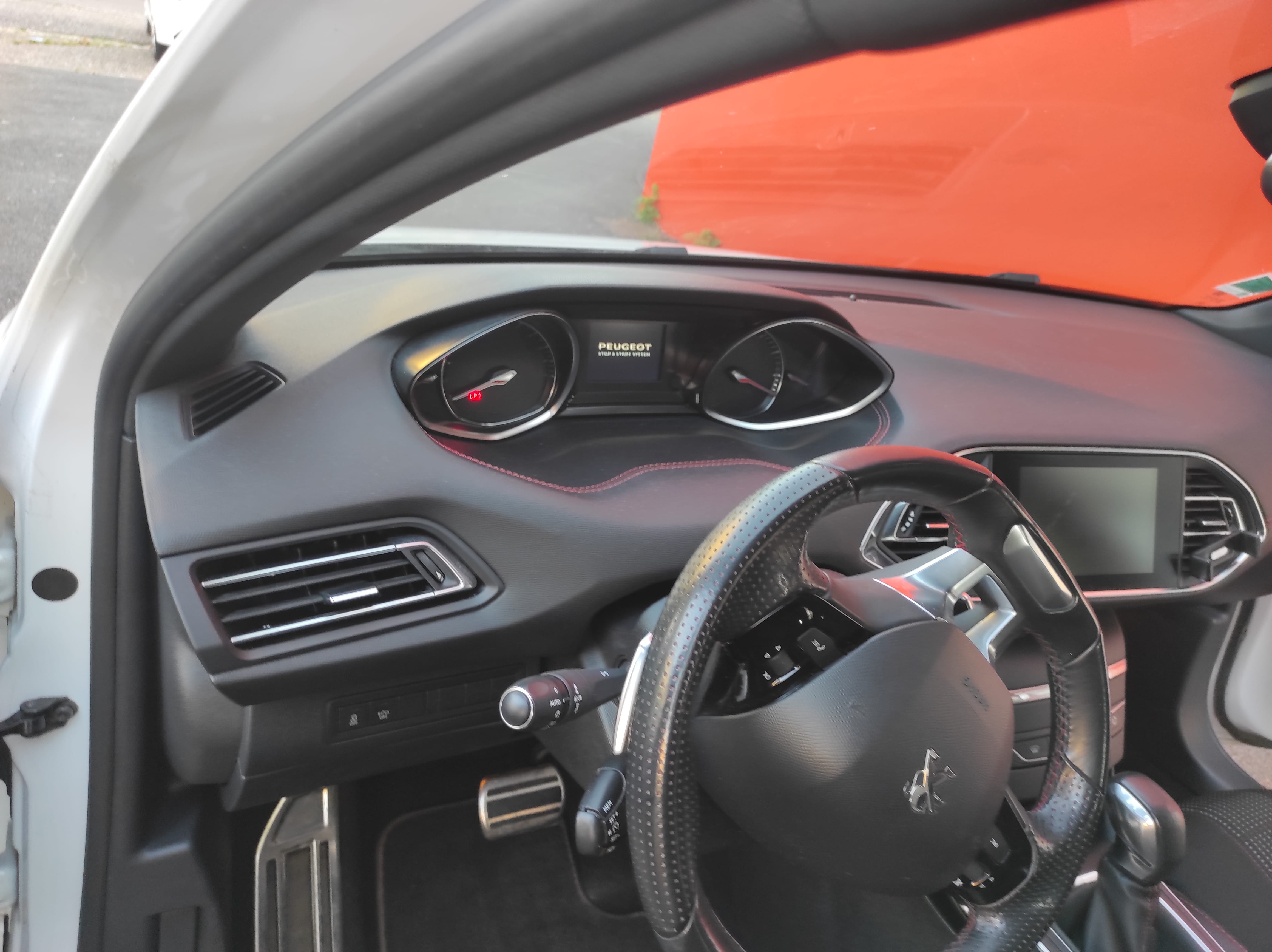 Peugeot 308 GT con Entrada de Audio/iPod