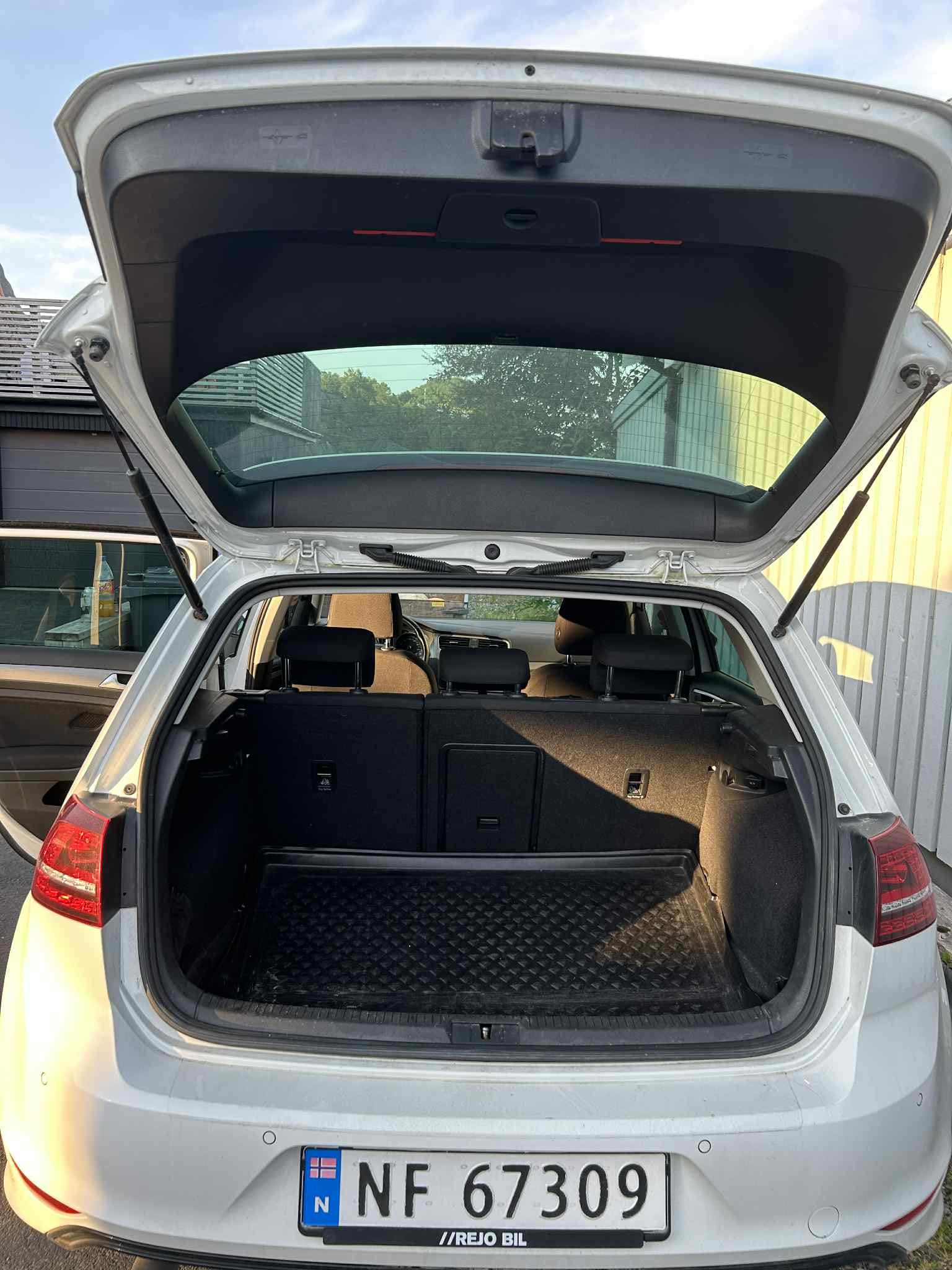 Volkswagen Golf R-Line with Cruise control