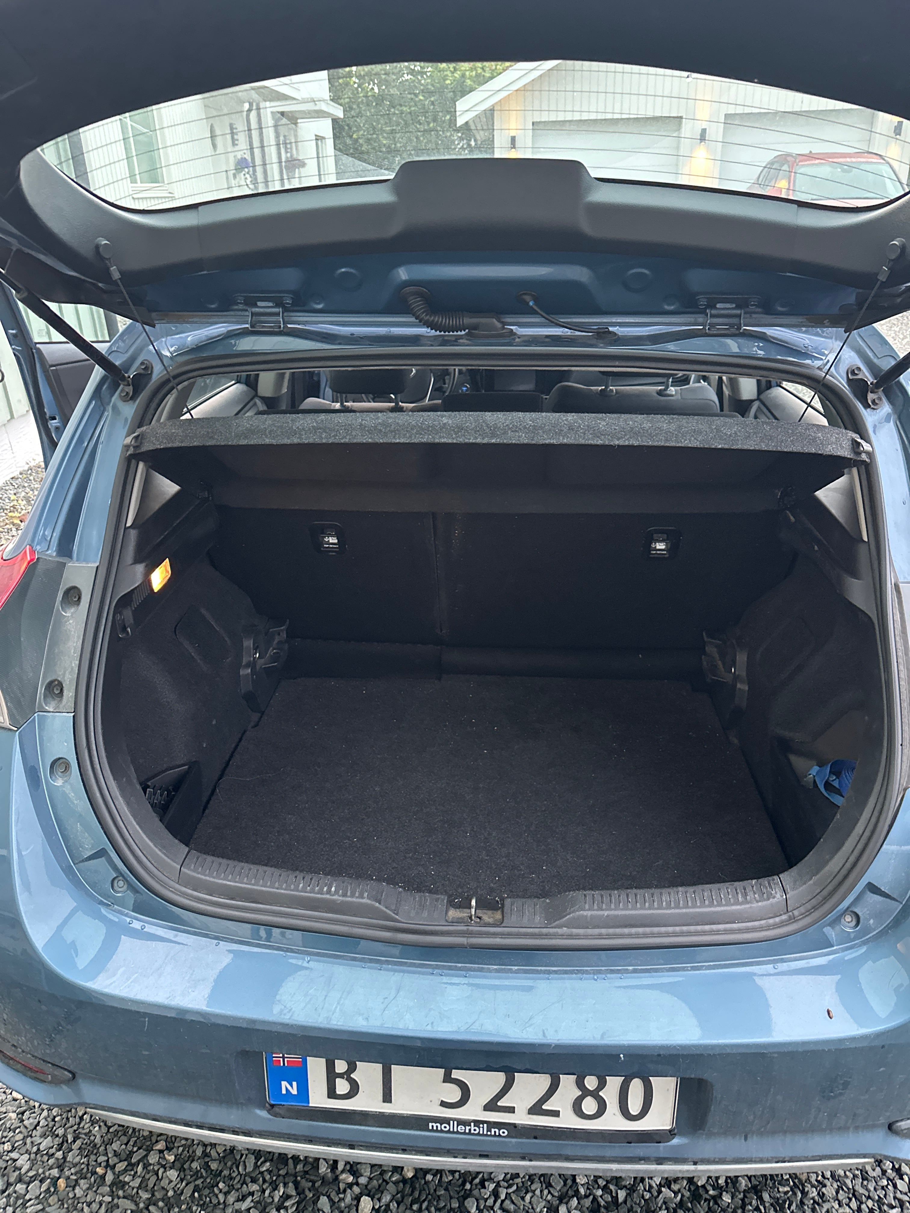 Toyota Auris Hybrid with Bluetooth audio