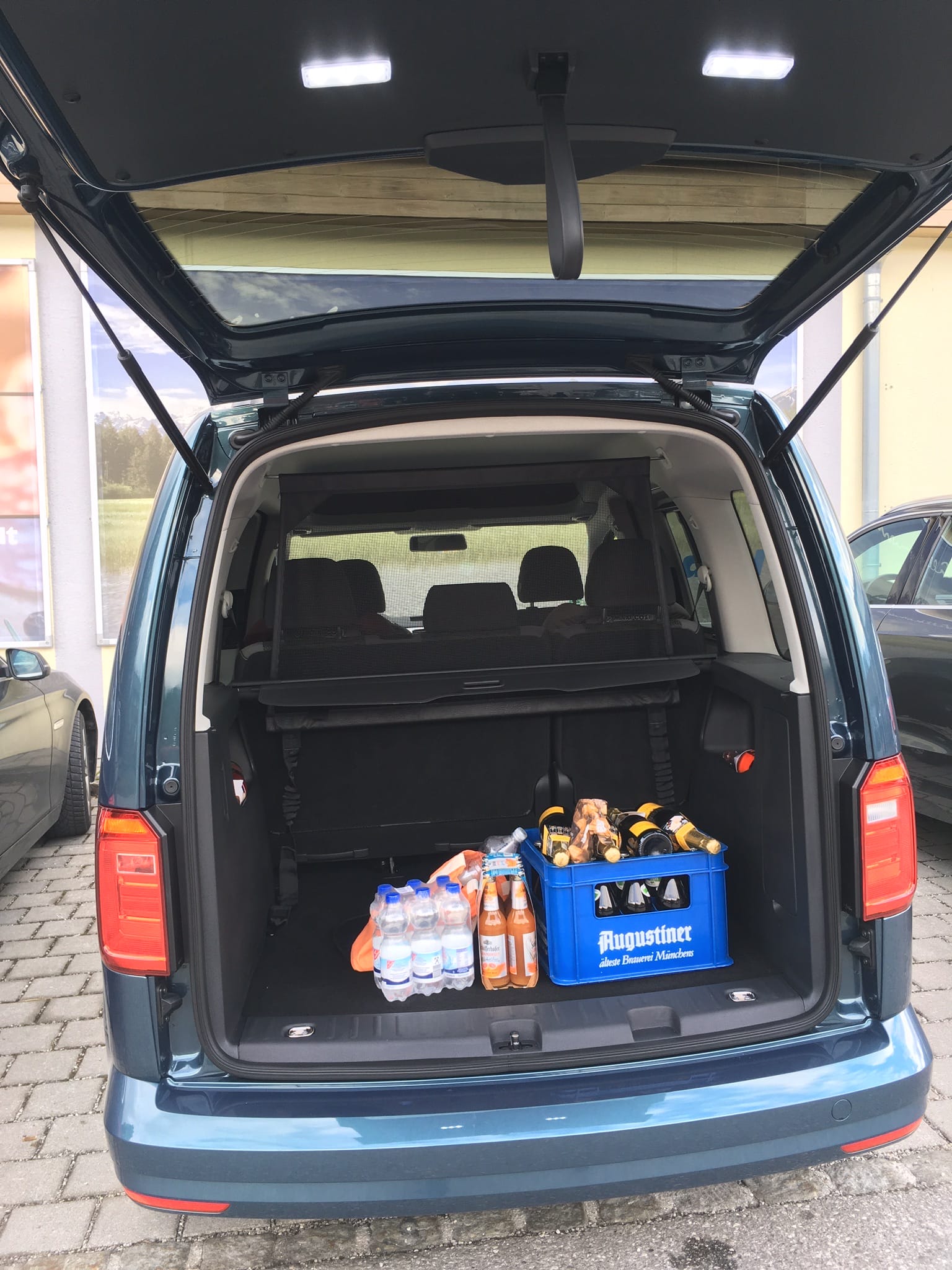 Volkswagen Caddy mit Kindersitz