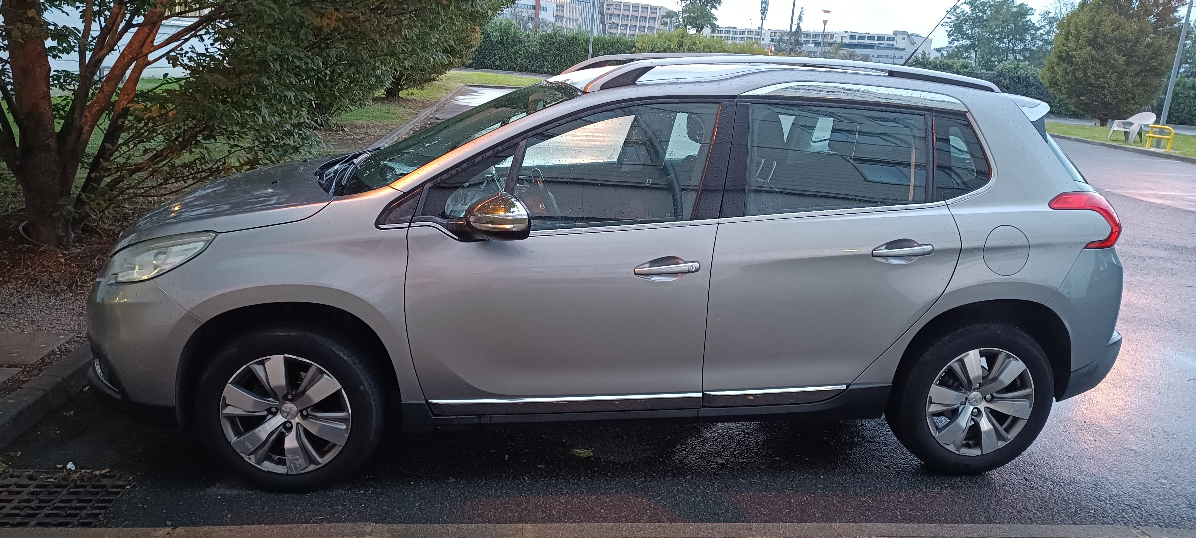 Peugeot 2008 1.2 avec Climatisation