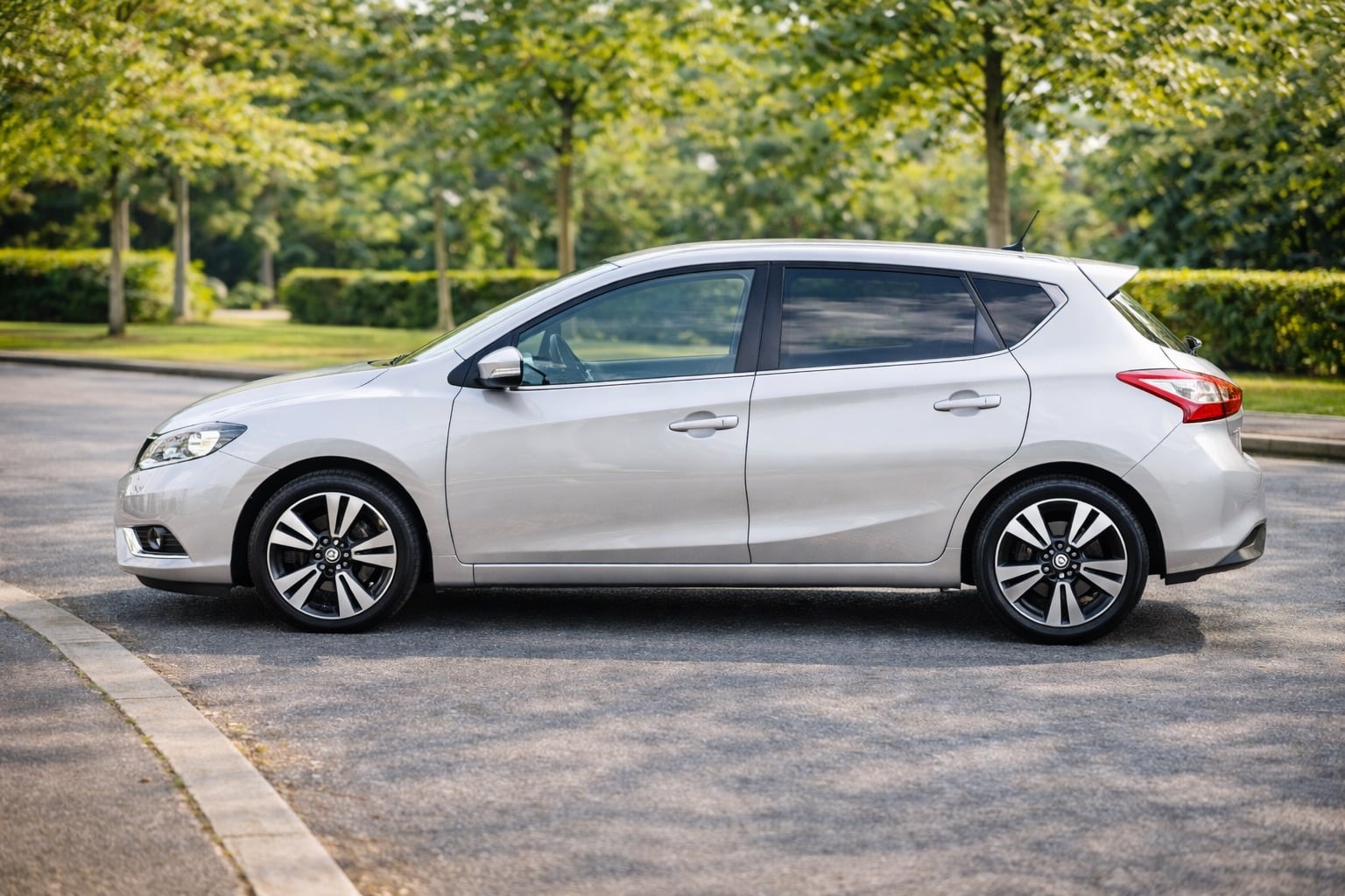 Nissan Pulsar avec Climatisation