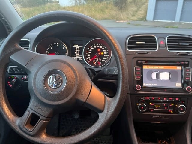 Volkswagen Golf 1.6TDI with Baby seat