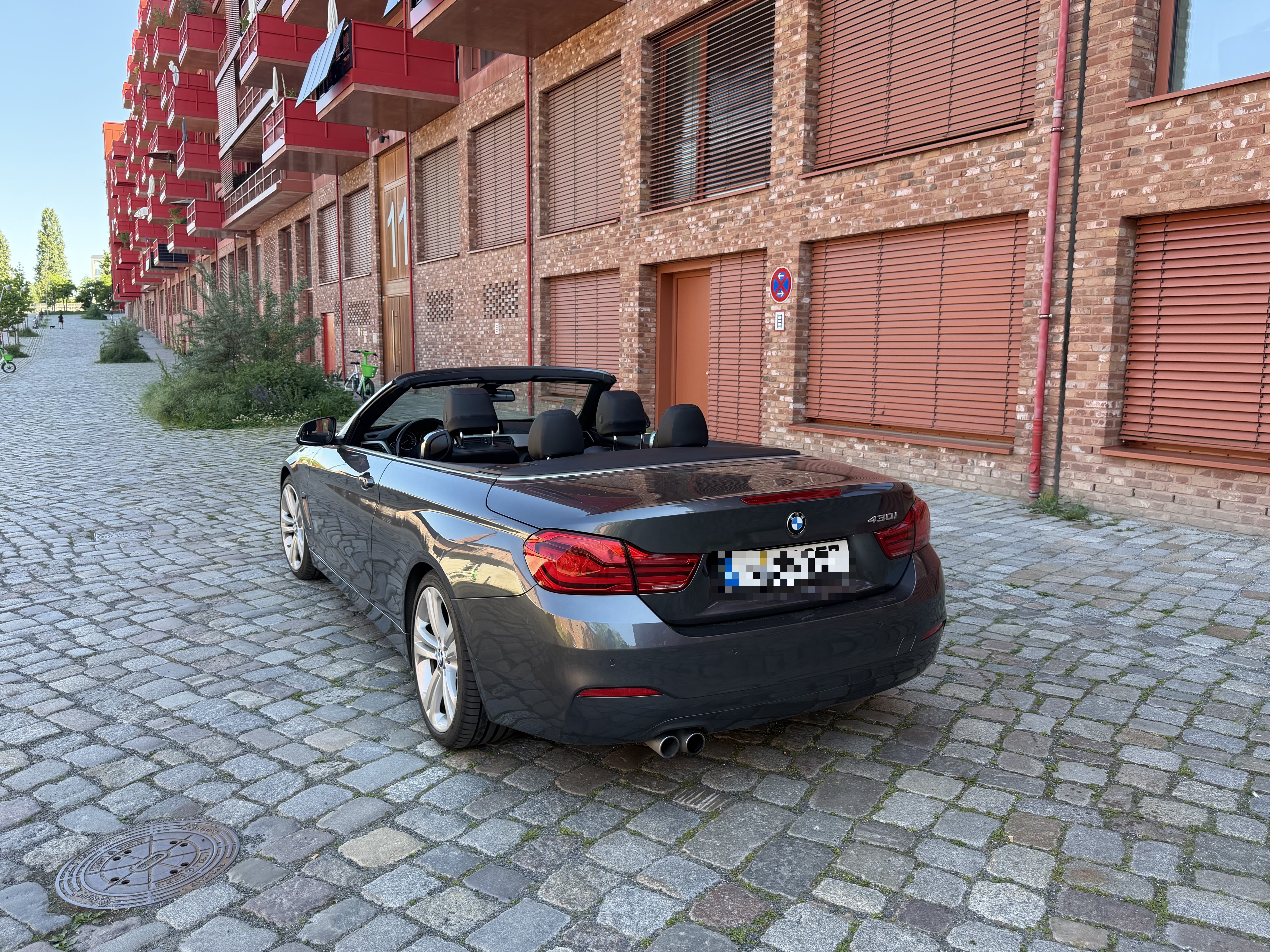BMW 4er Cabrio mit Navigationsgerät