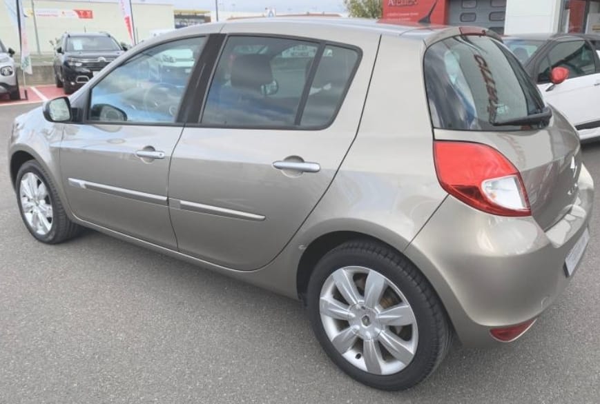 Renault Clio avec Pneus neige