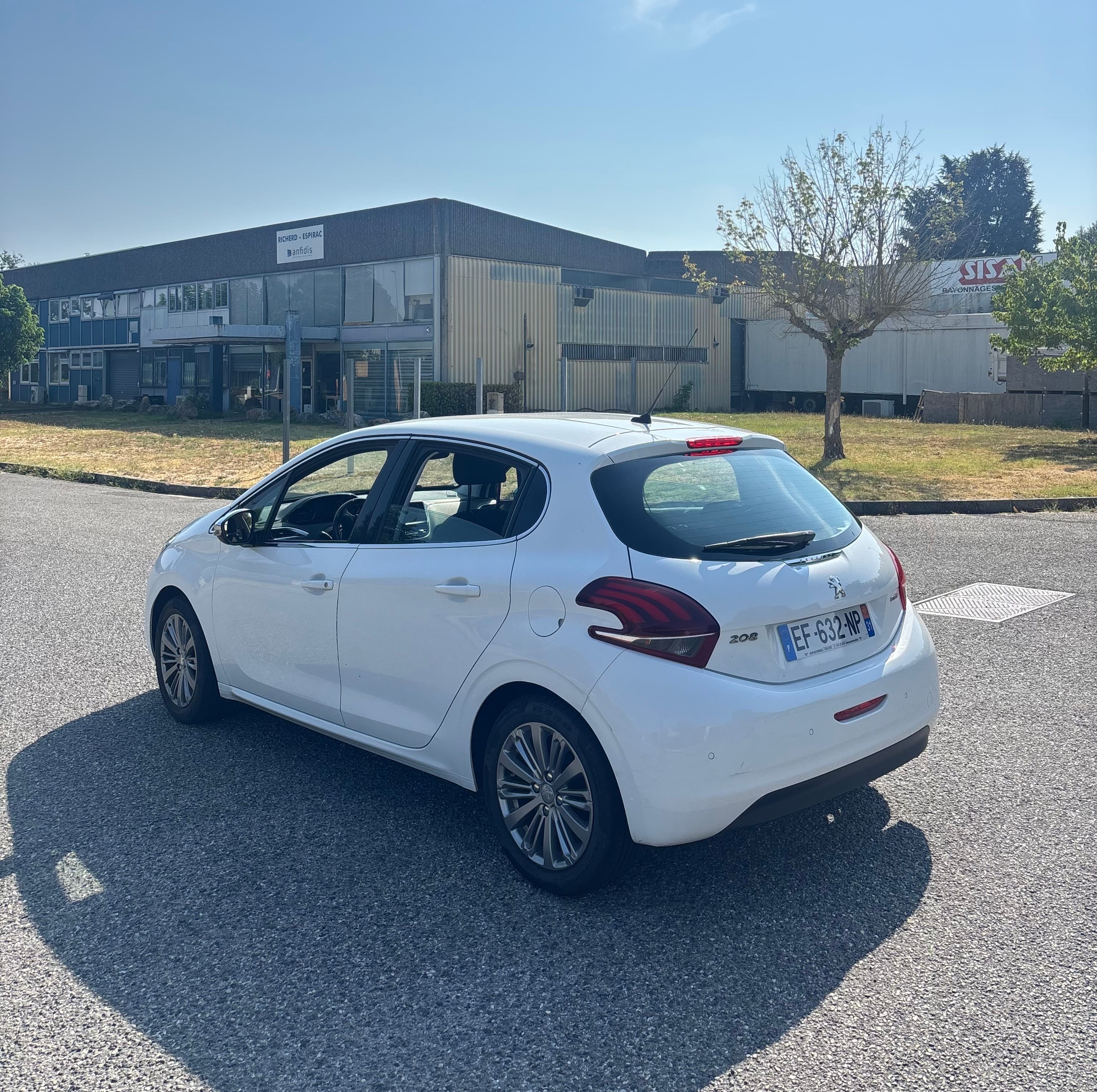 Peugeot 208 met Achteruitrijcamera