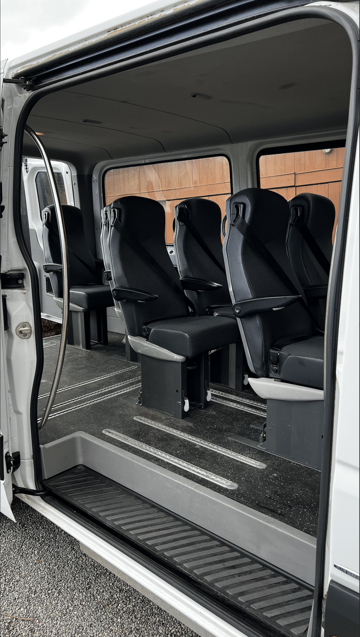 Mercedes-Benz Sprinter Combi Mini bus 8 places spacieux (accès handicapé). avec Climatisation