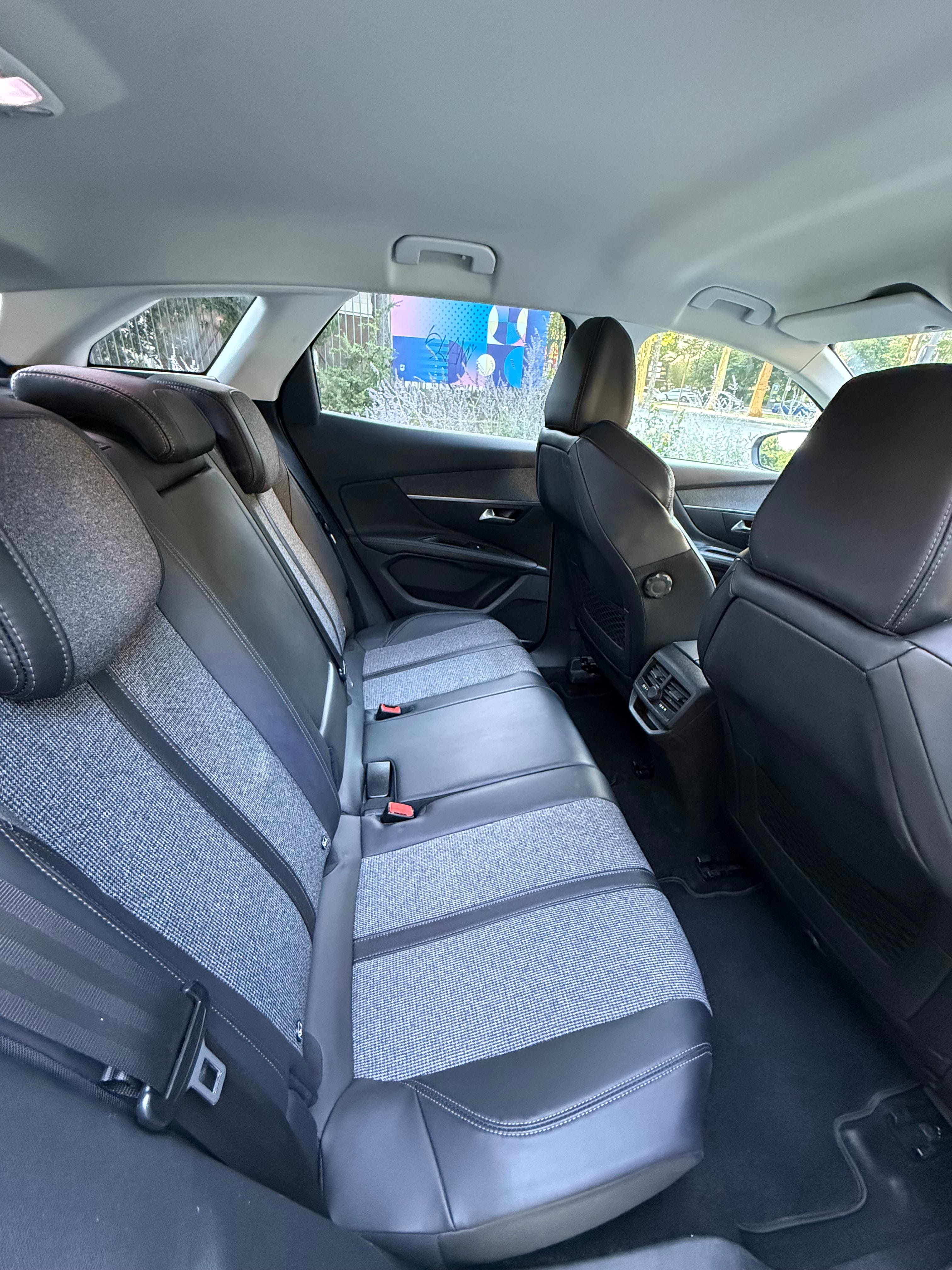 Peugeot 3008 with Apple CarPlay