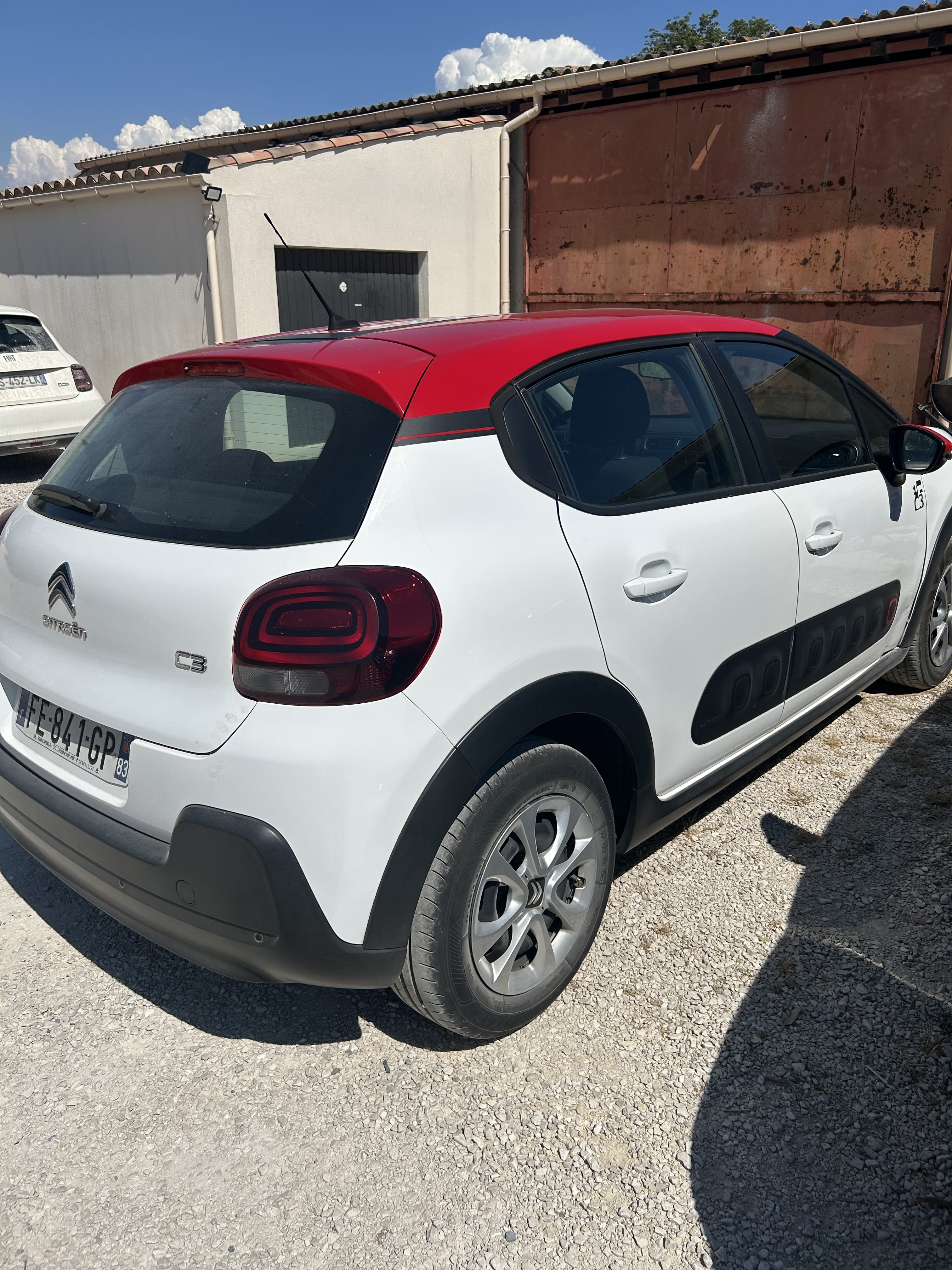 Citroen C3 essence blanche avec GPS