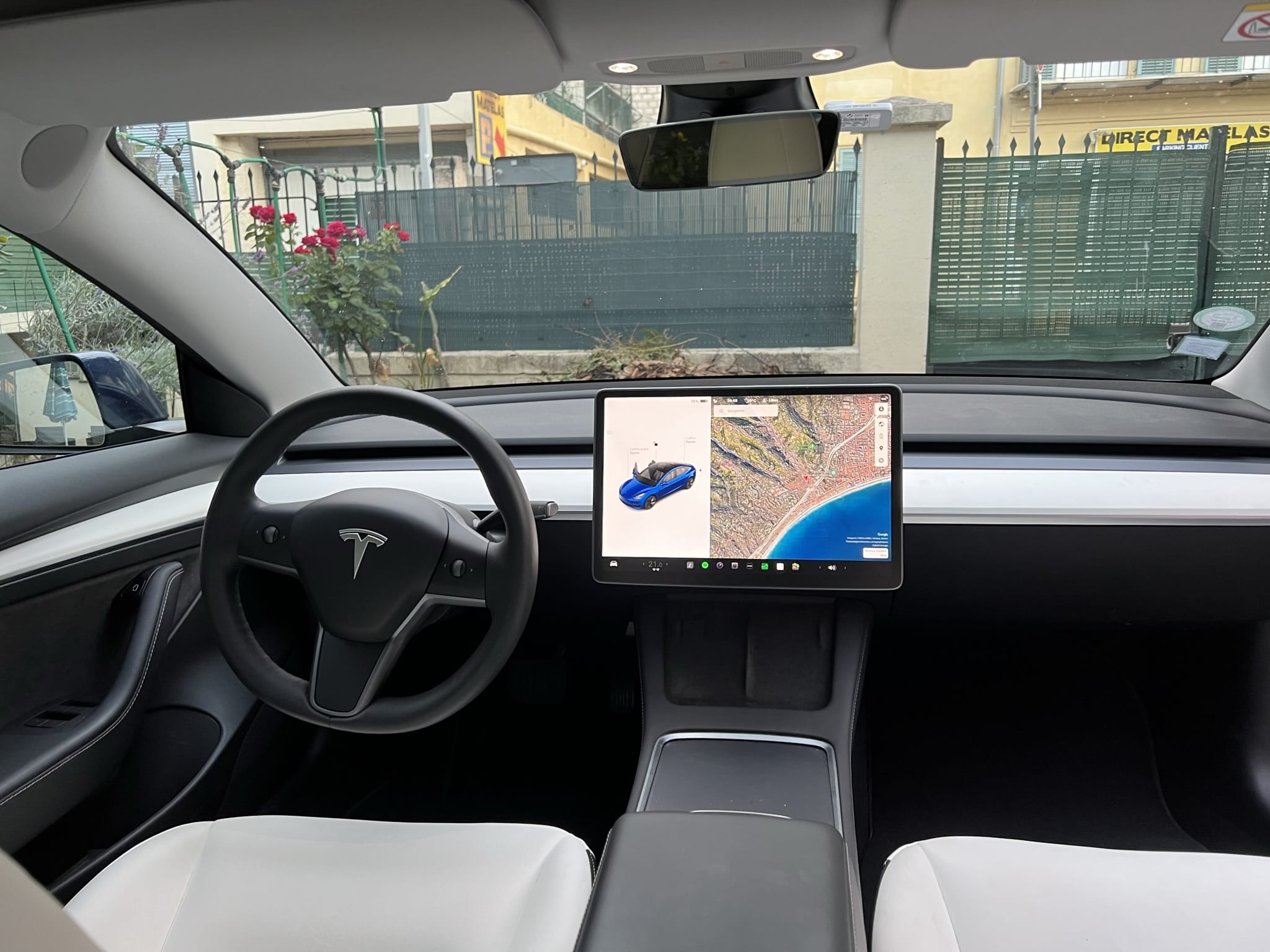 Tesla Model 3 RWD Bleue Intérieur blanc avec Régulateur de vitesse