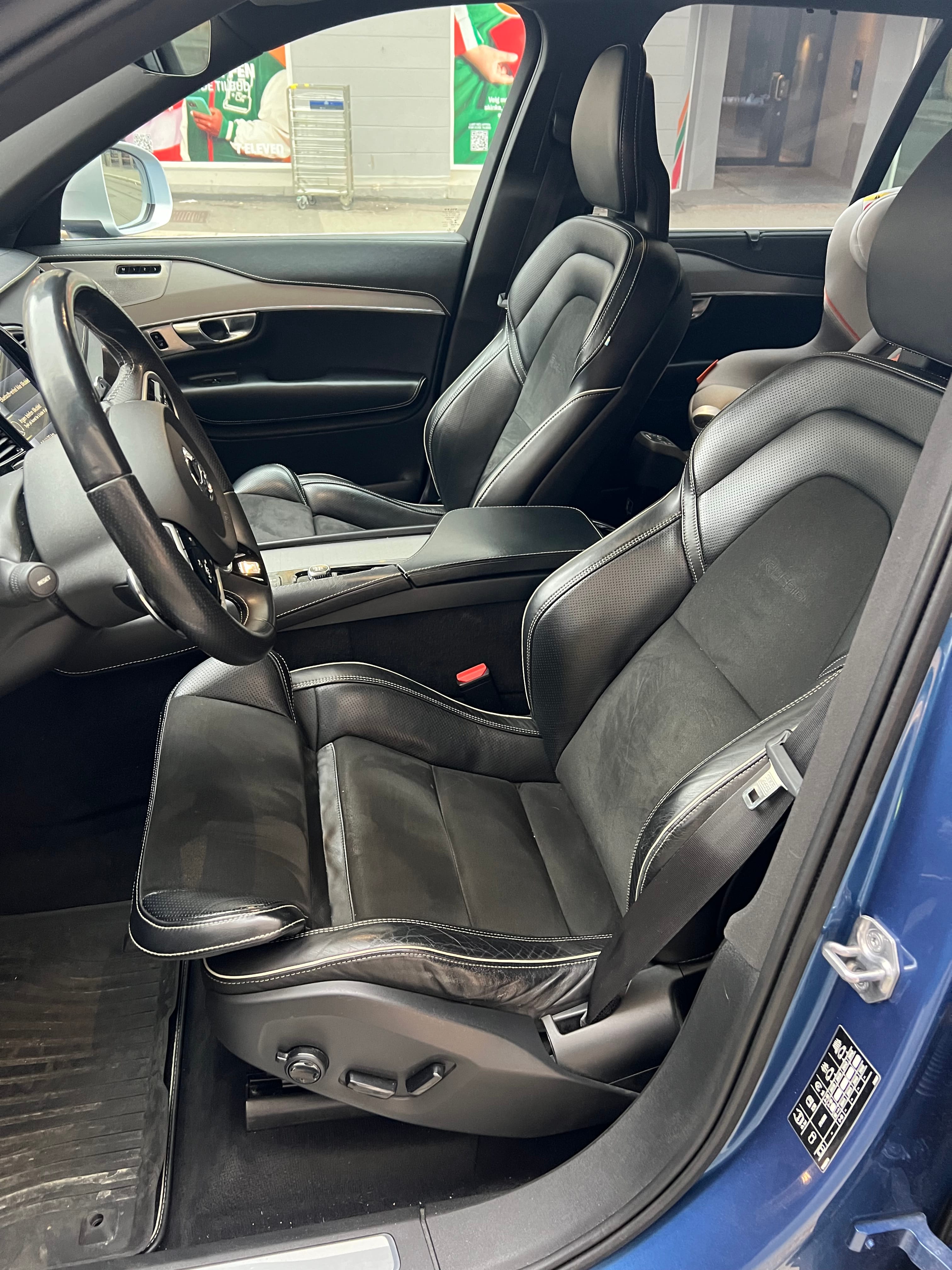 Volvo XC90 T8 R-design med GPS