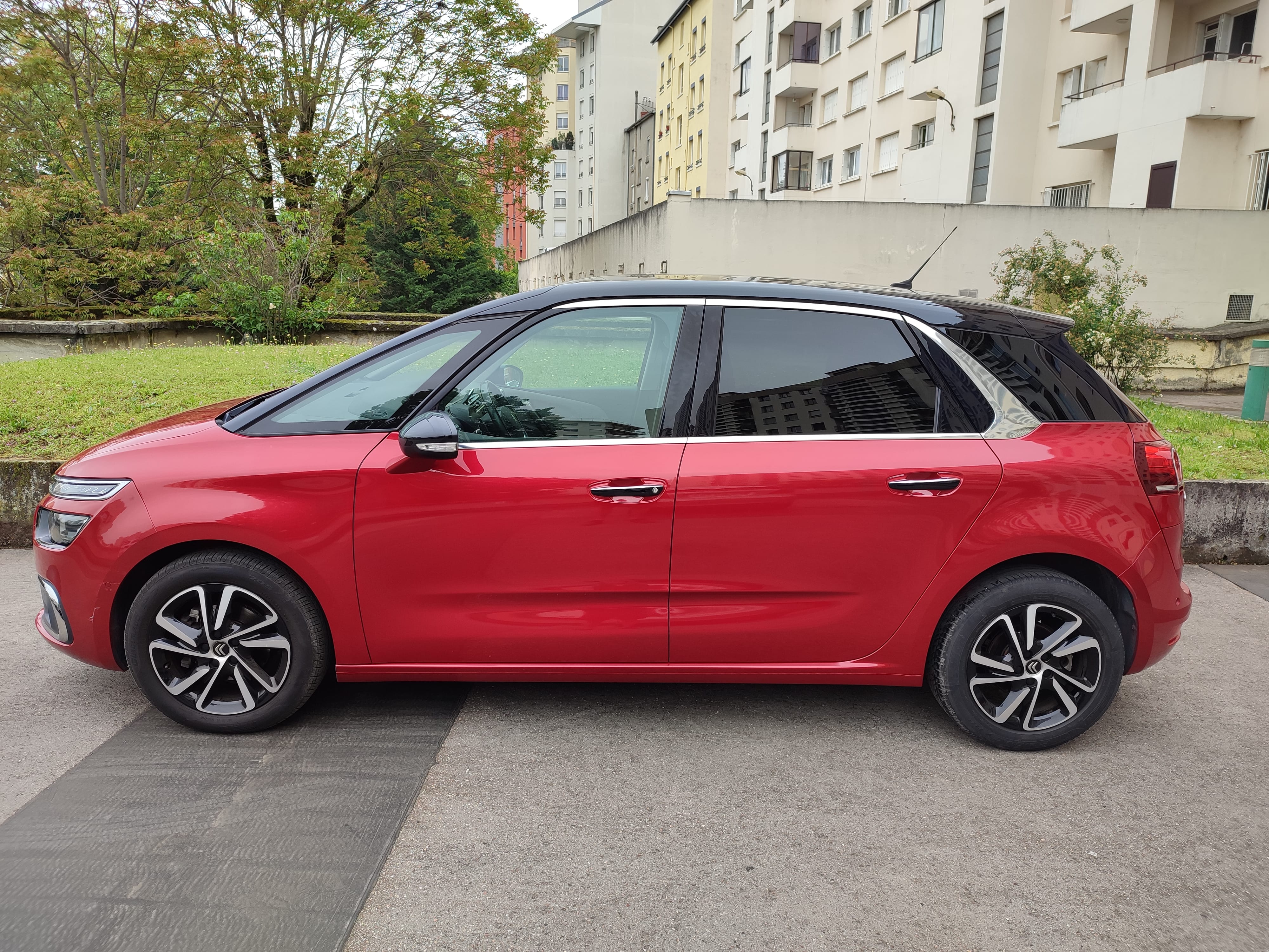 Citroen C4 Picasso - Puretech 130 Shine • 2016 • Boîte Automatique avec GPS