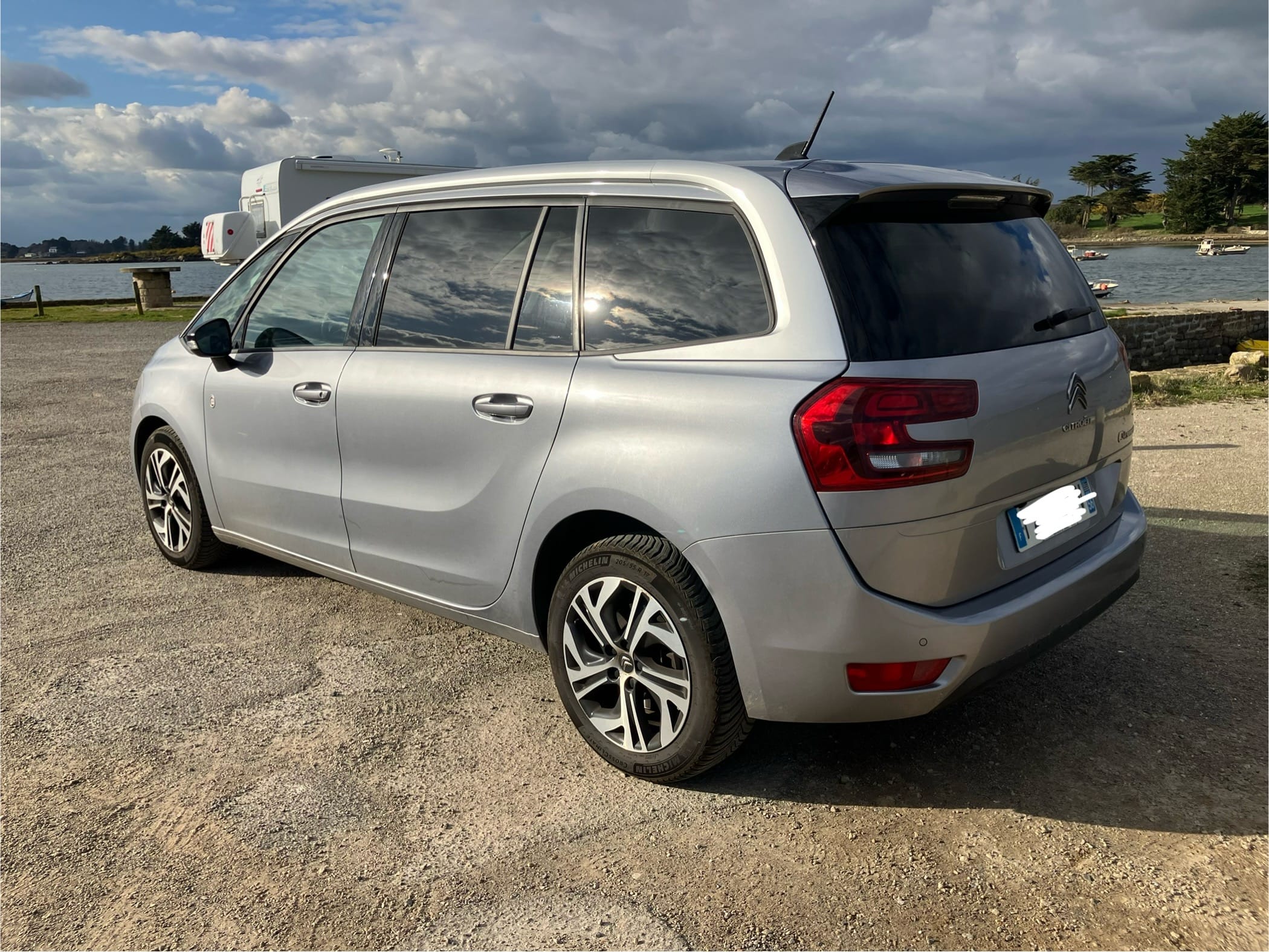Citroen C4 Grand Spacetourer avec GPS