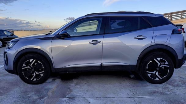 Peugeot 2008 Allure PureTech 100 S&S 6 Vel. MAN - 0810MPC con GPS