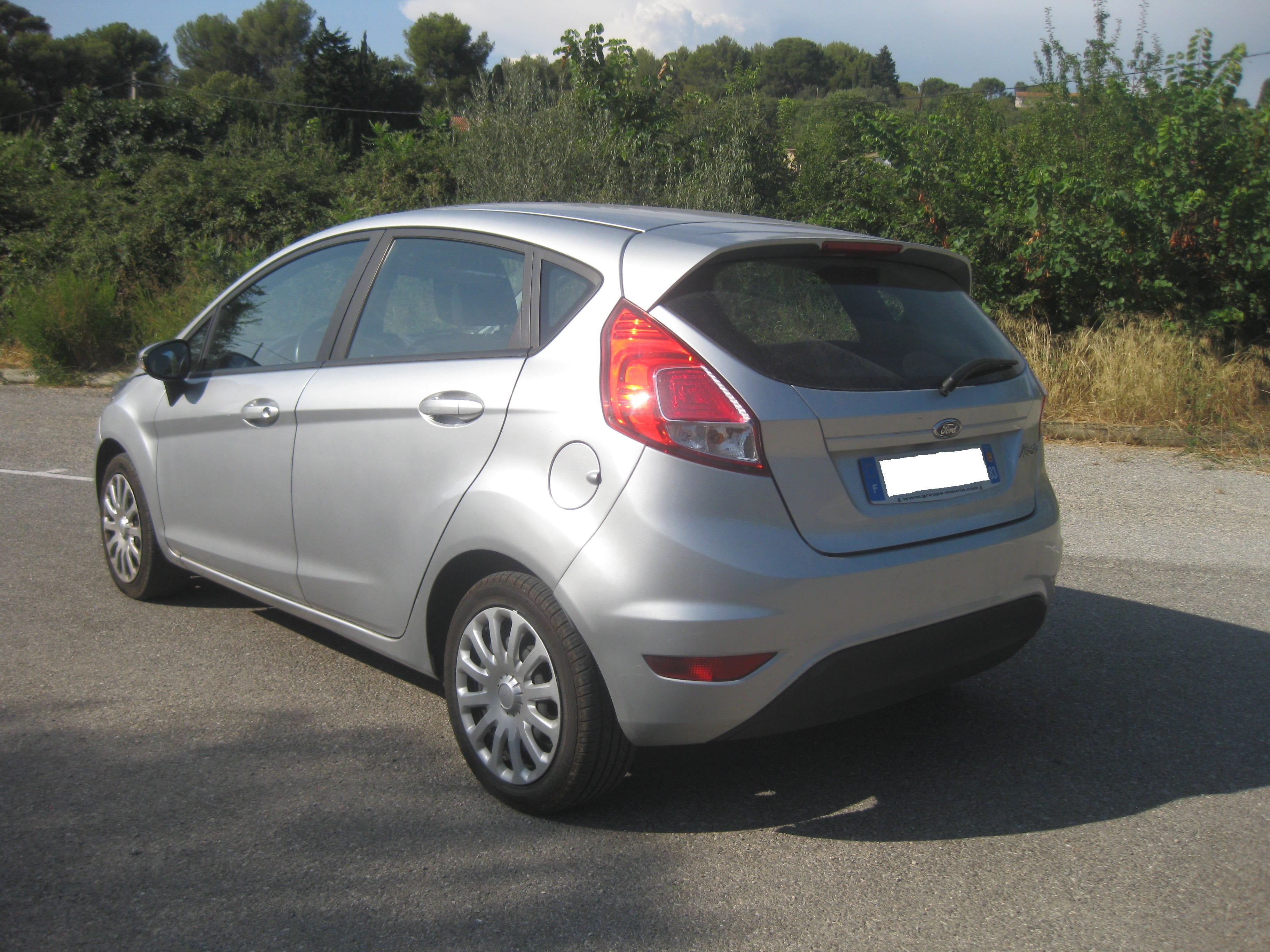 Ford Fiesta VI grise  2015 avec Climatisation