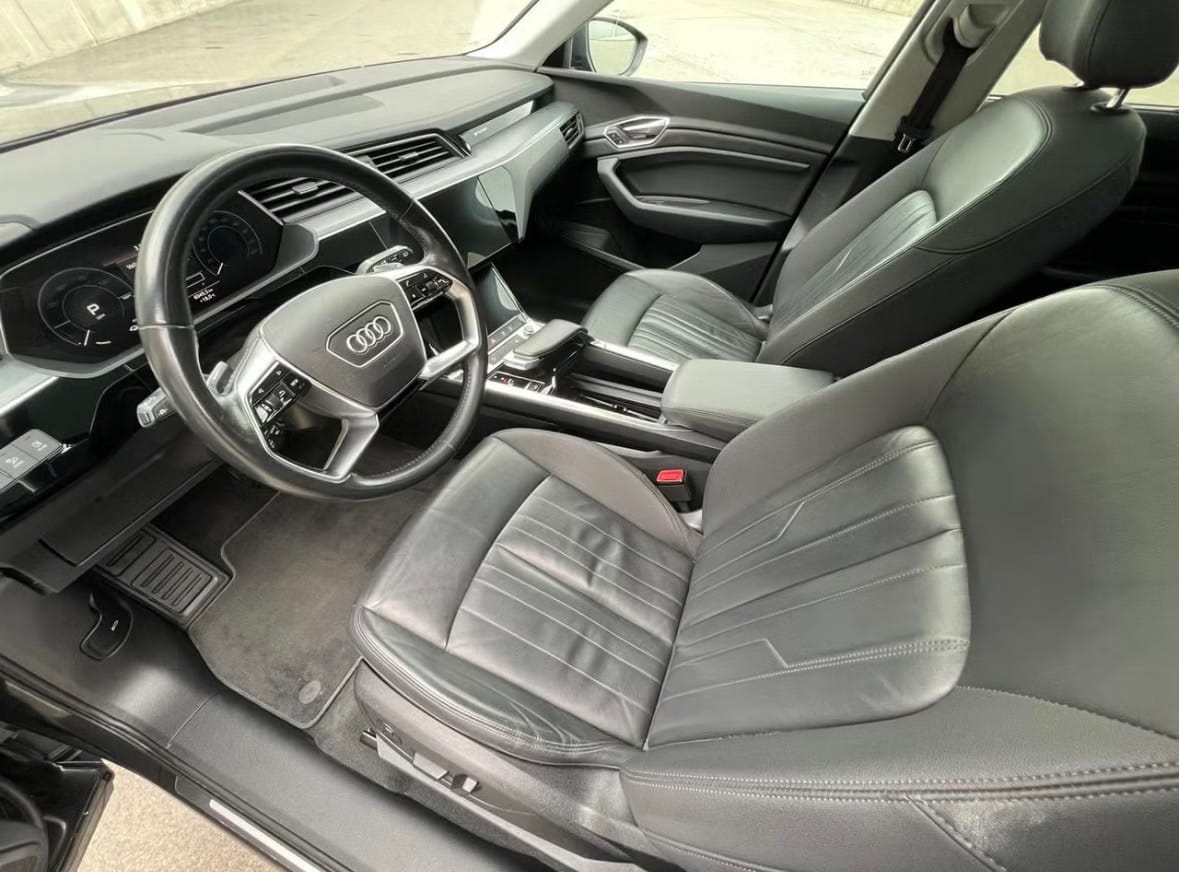 Audi e-tron with Backup camera