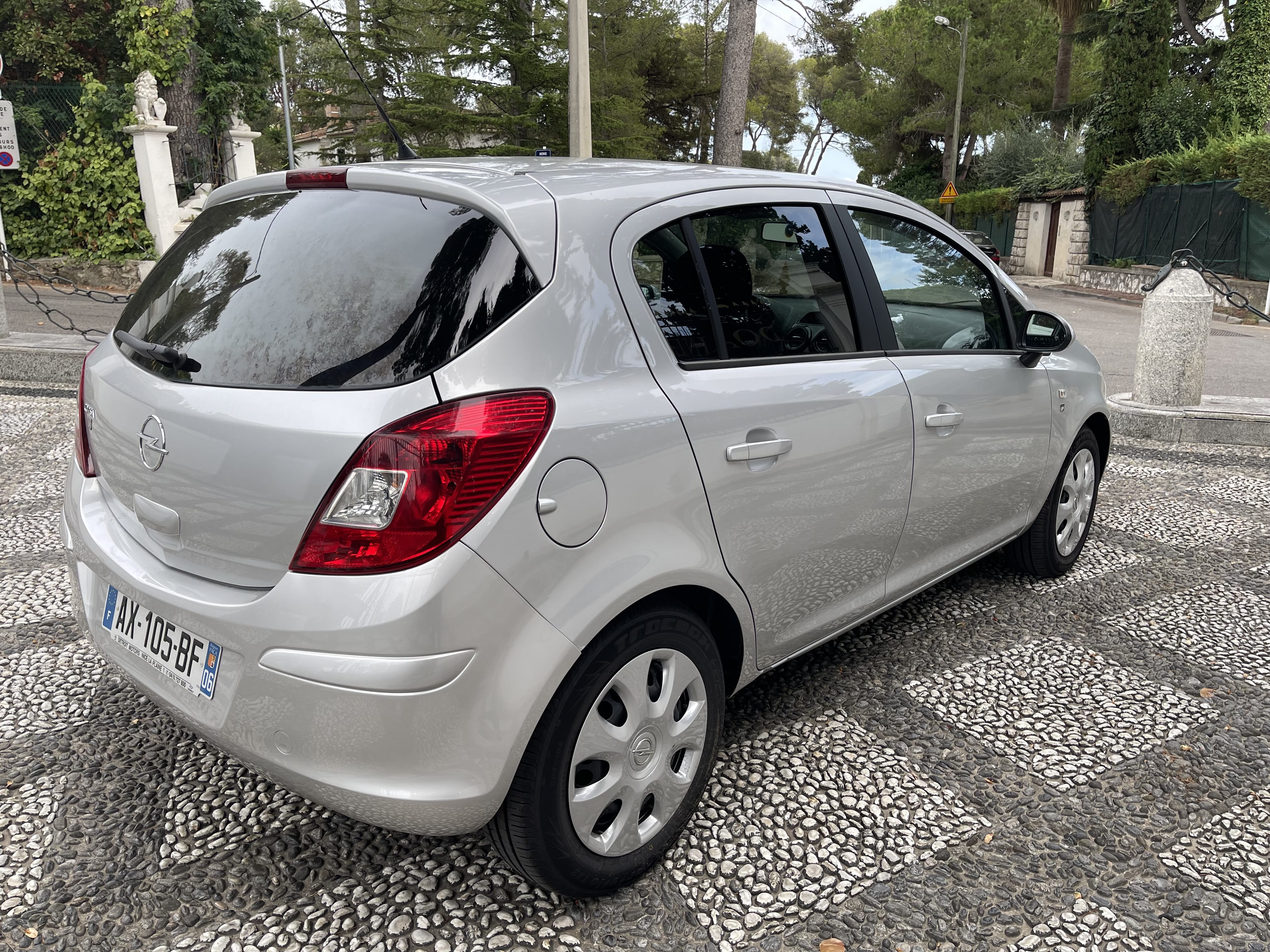 Opel Corsa 1.2 avec Siège bébé