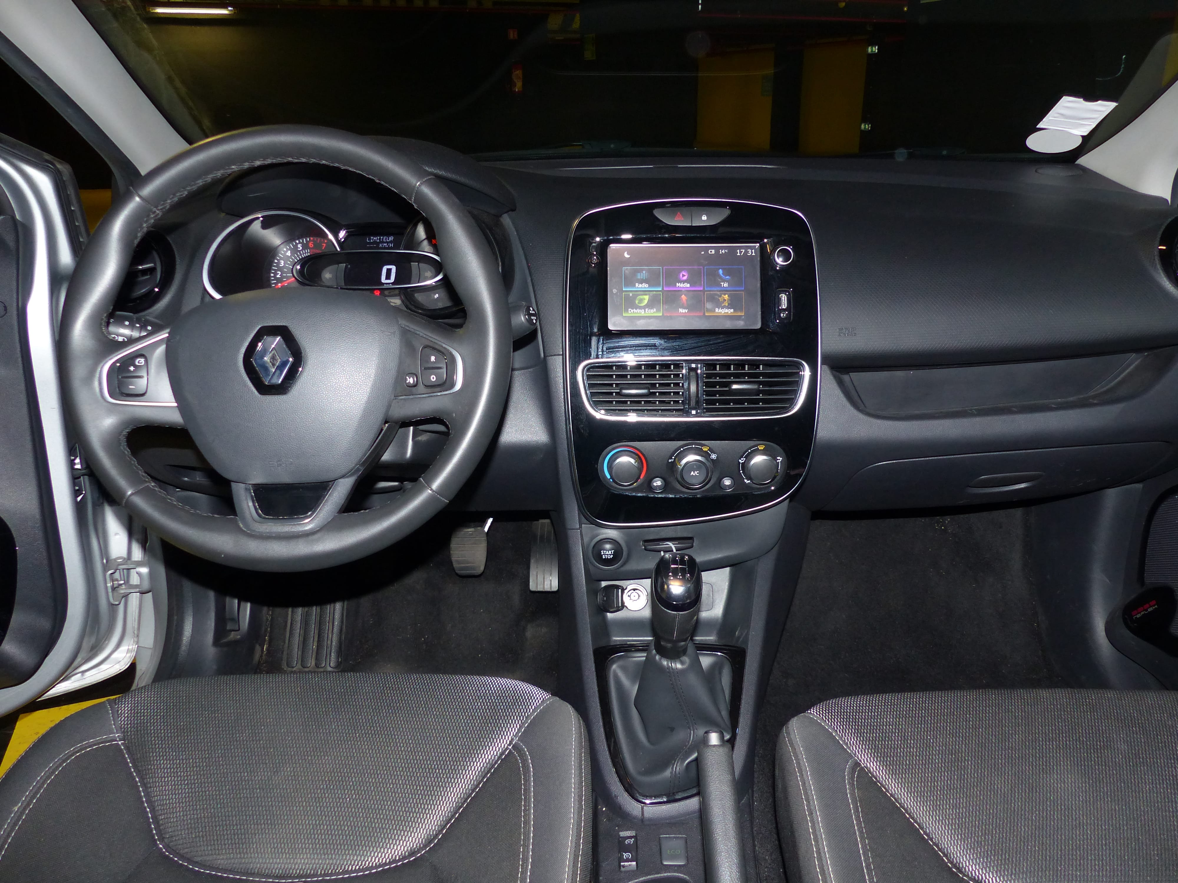 Renault Clio EE941EX avec Régulateur de vitesse
