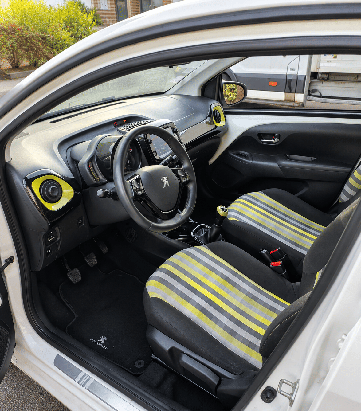 Peugeot 108 1.0 VTi avec GPS