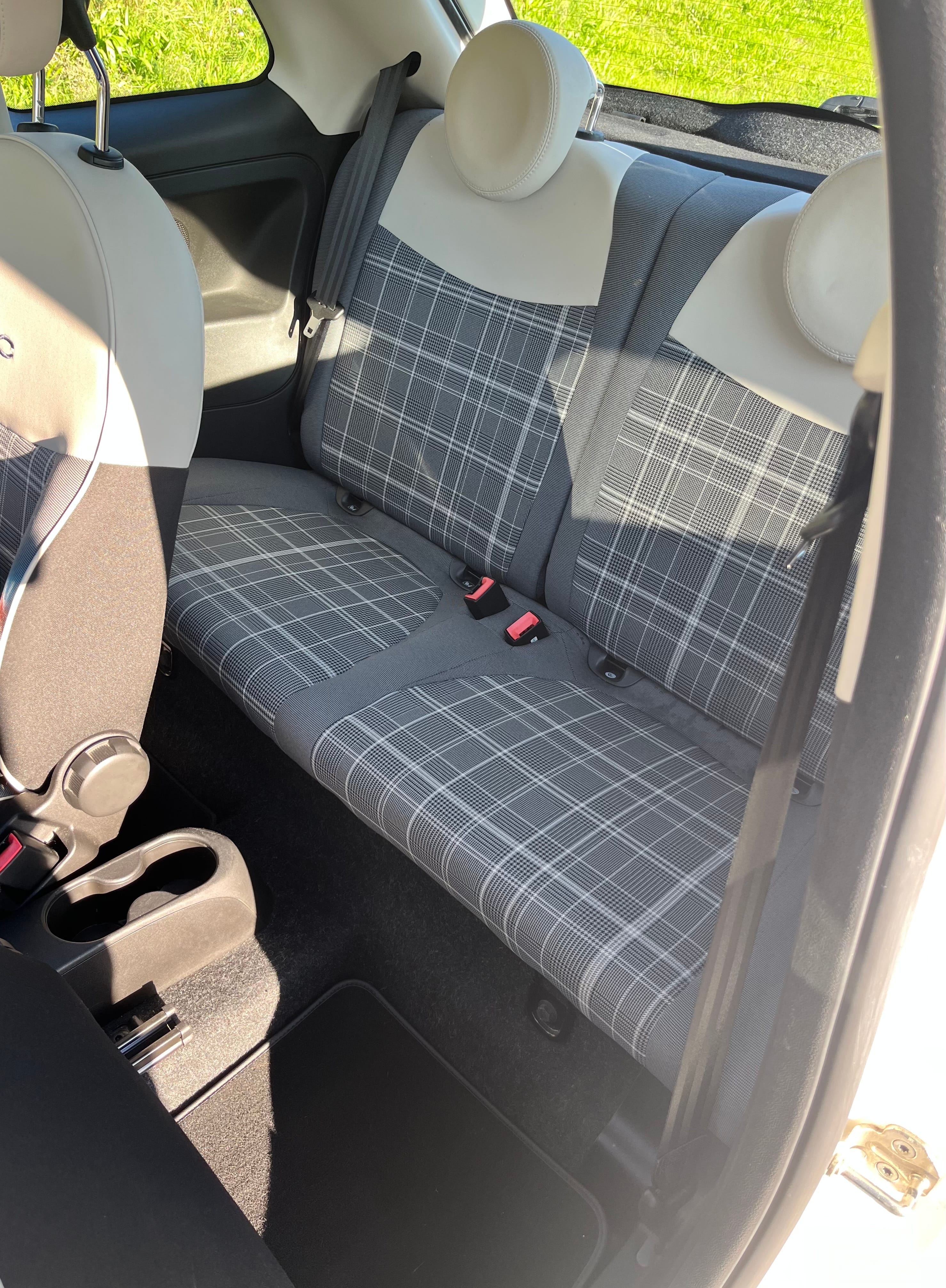 Fiat 500 Citadine compacte, idéale ville & court trajet avec Entrée audio / iPod