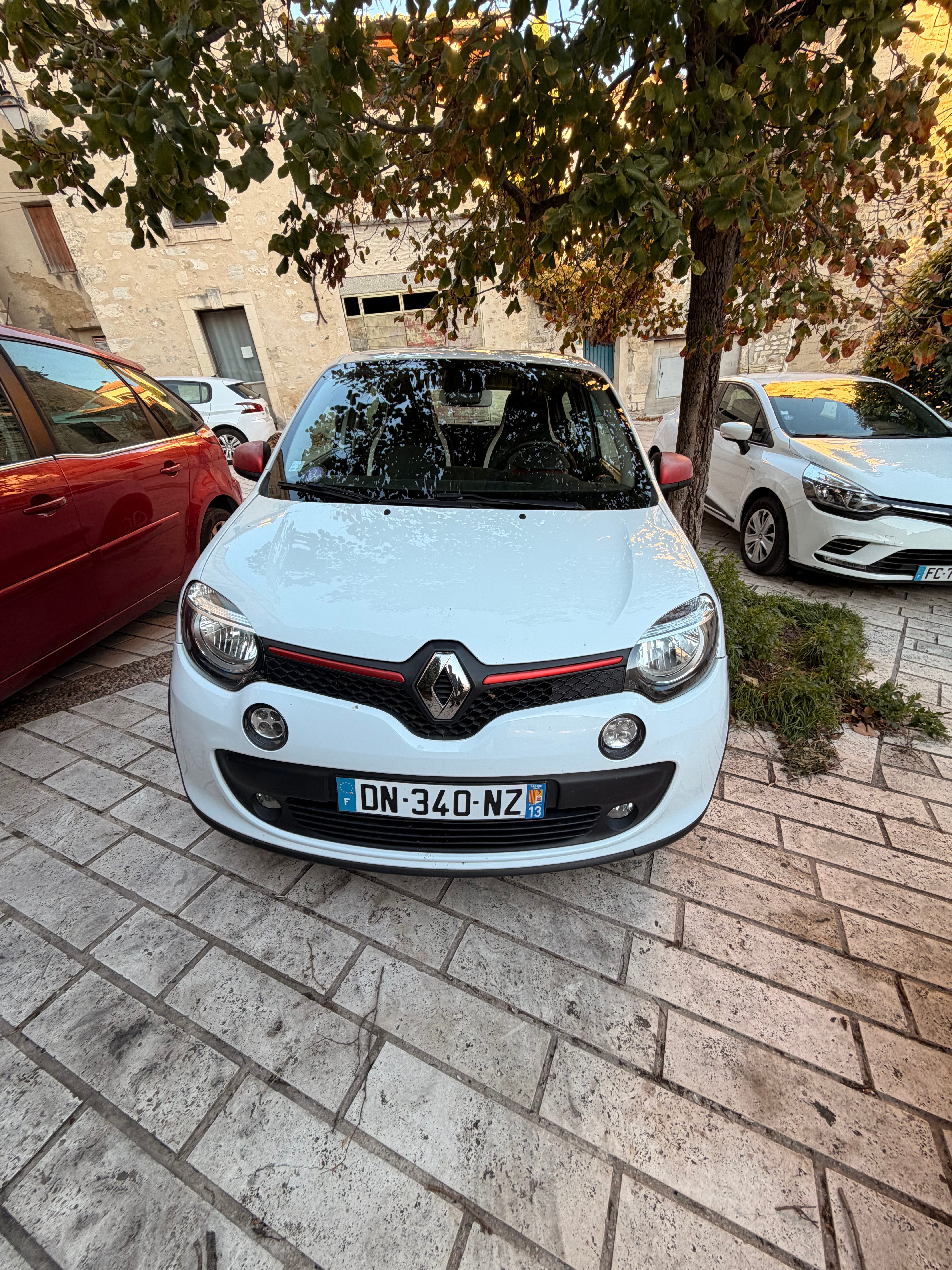Renault Twingo III 90ch (full option) avec GPS