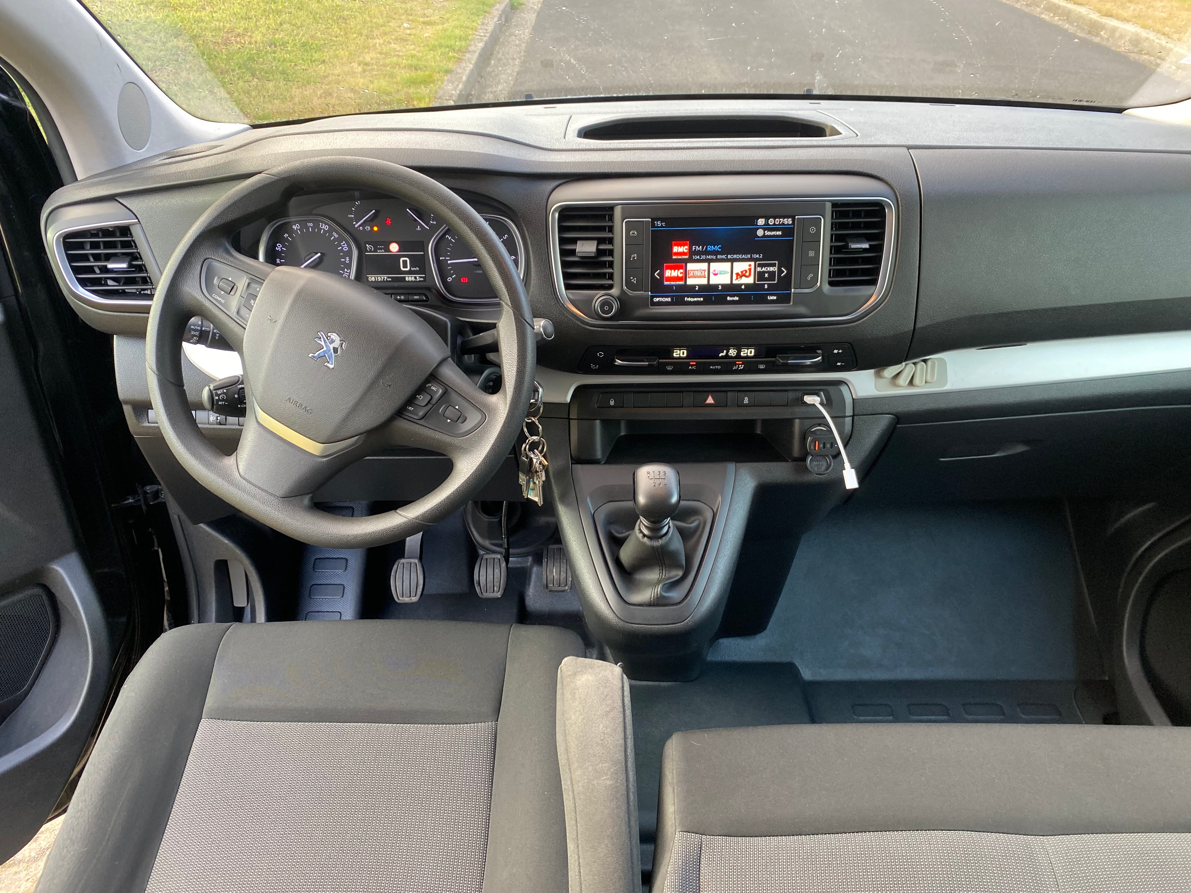 Peugeot Traveller Business avec GPS