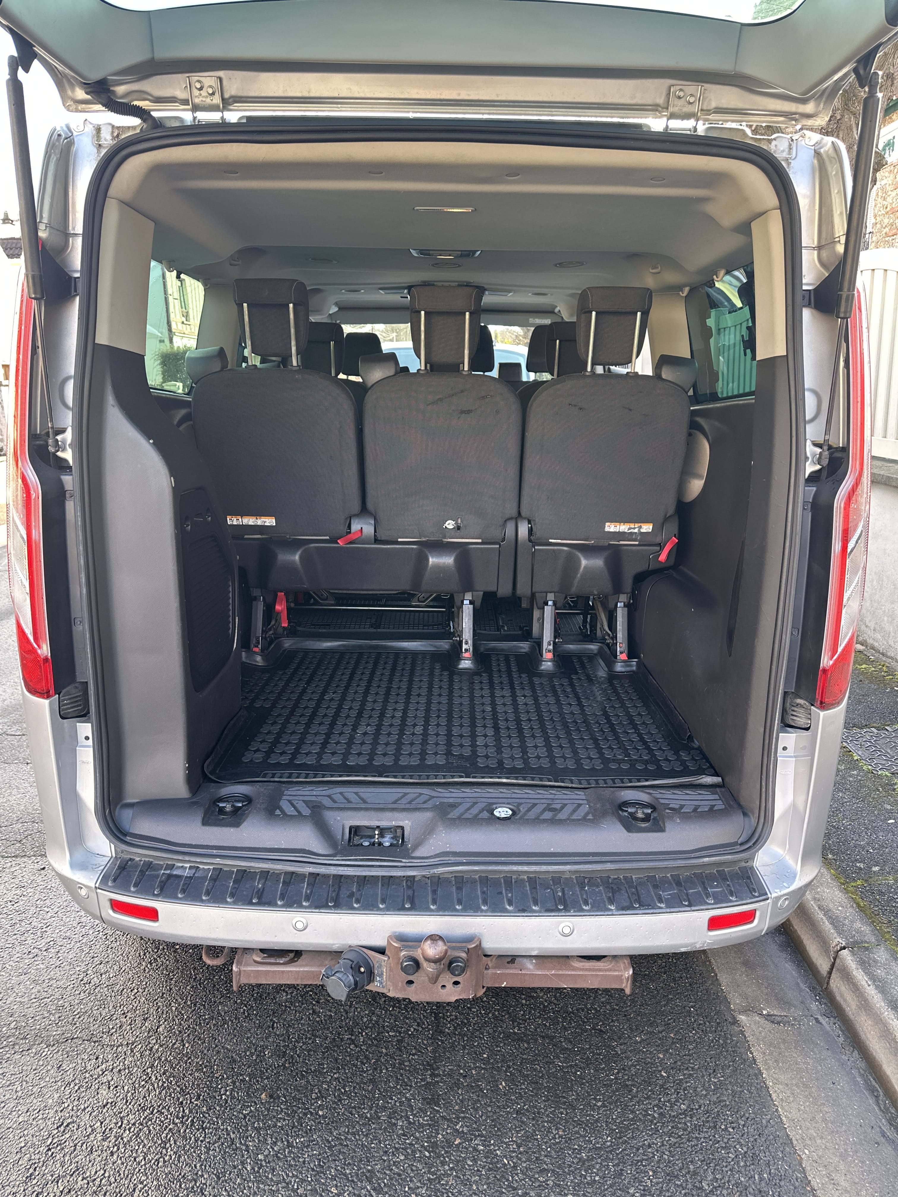 Ford Tourneo Custom Mini bus 9 places 2.2 tdci 150ch Titanium L2H1 avec écran avec Audio Bluetooth