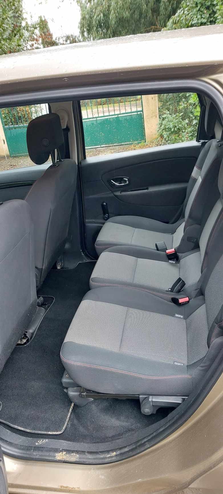 Renault Grand Scenic avec Siège bébé