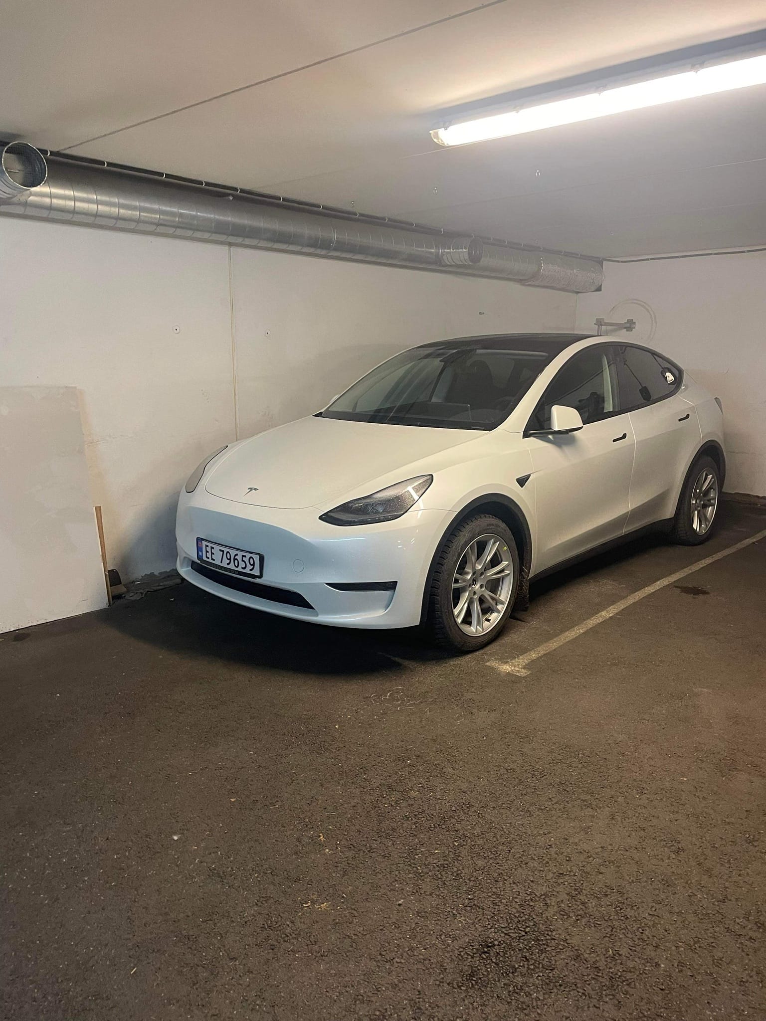Tesla Model Y Long Range 4WD, 2022, Electric, automatic
