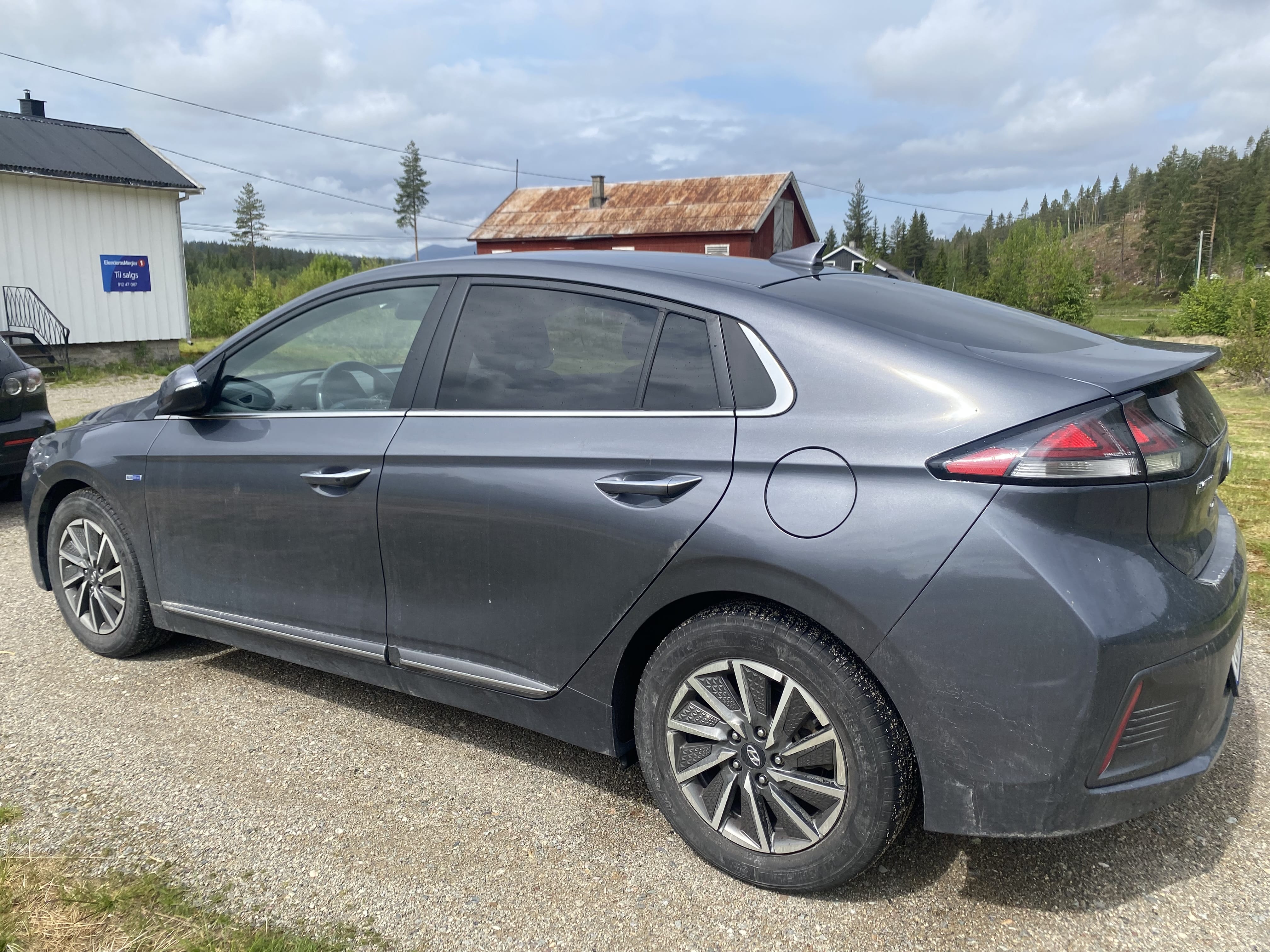 Hyundai Ioniq with Backup camera